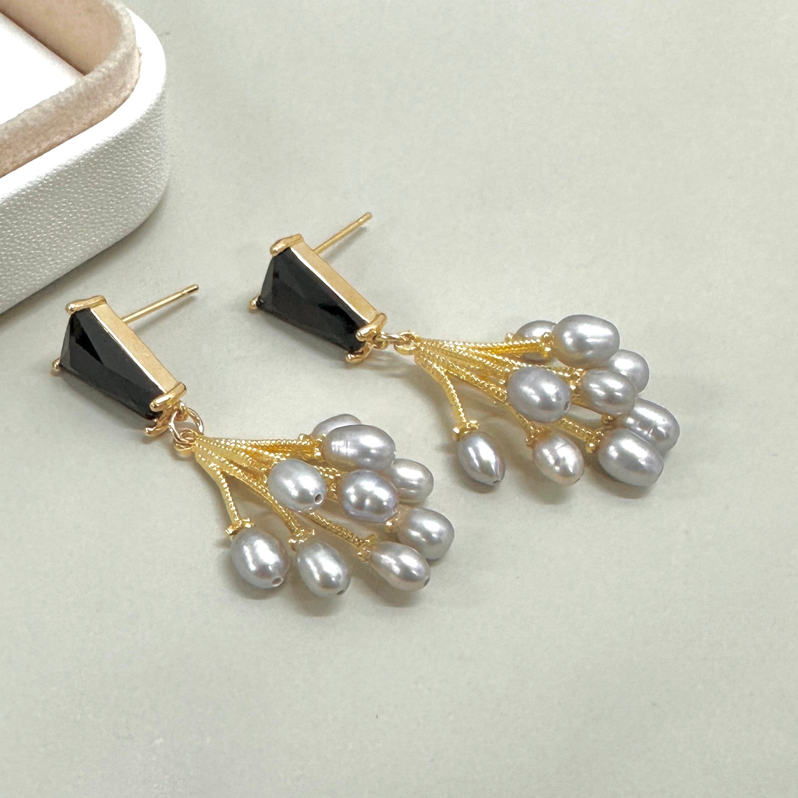 AROS RACIMO | PERLA GRIS Y CIRCONITA NEGRA