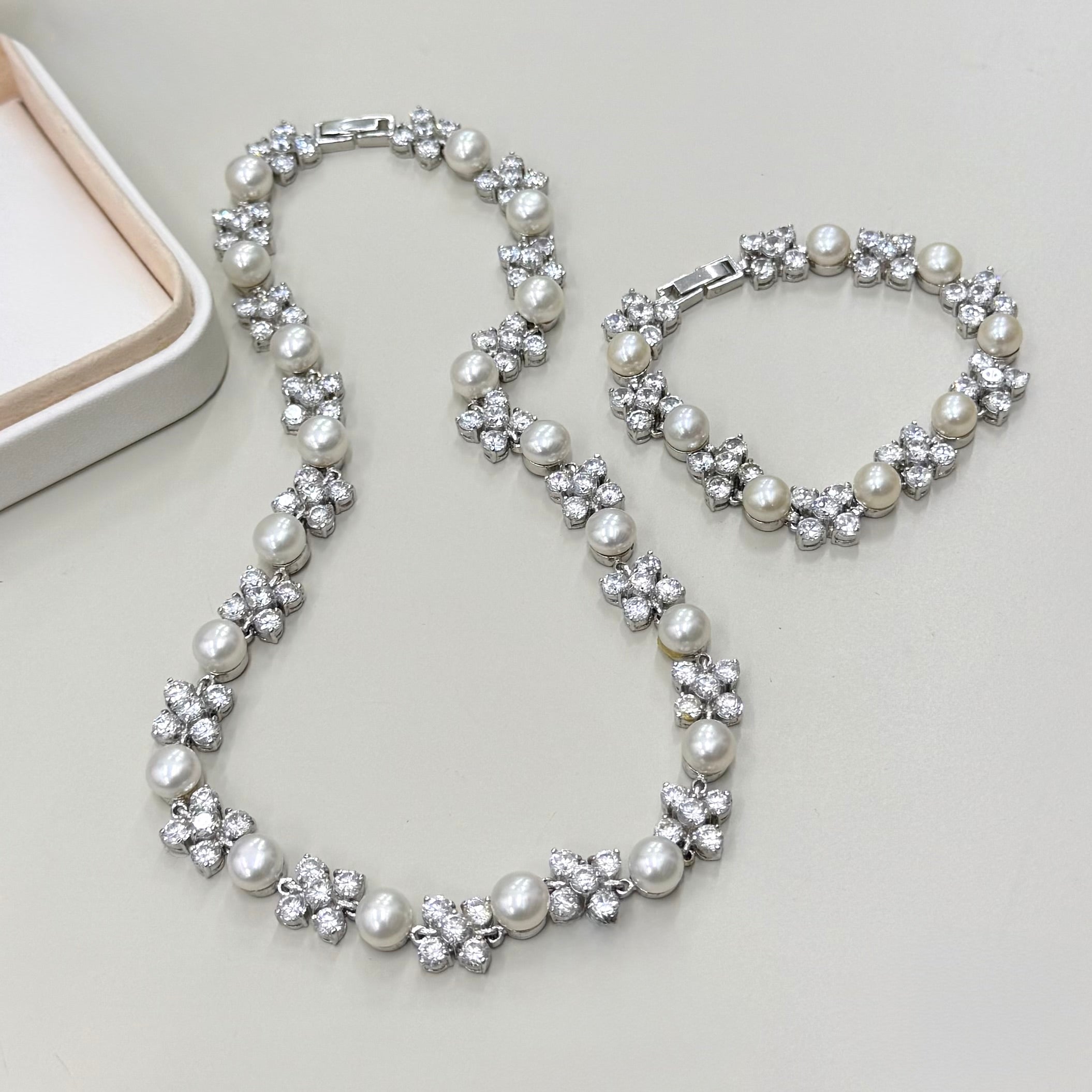 COLLAR | FLOR Y PERLAS