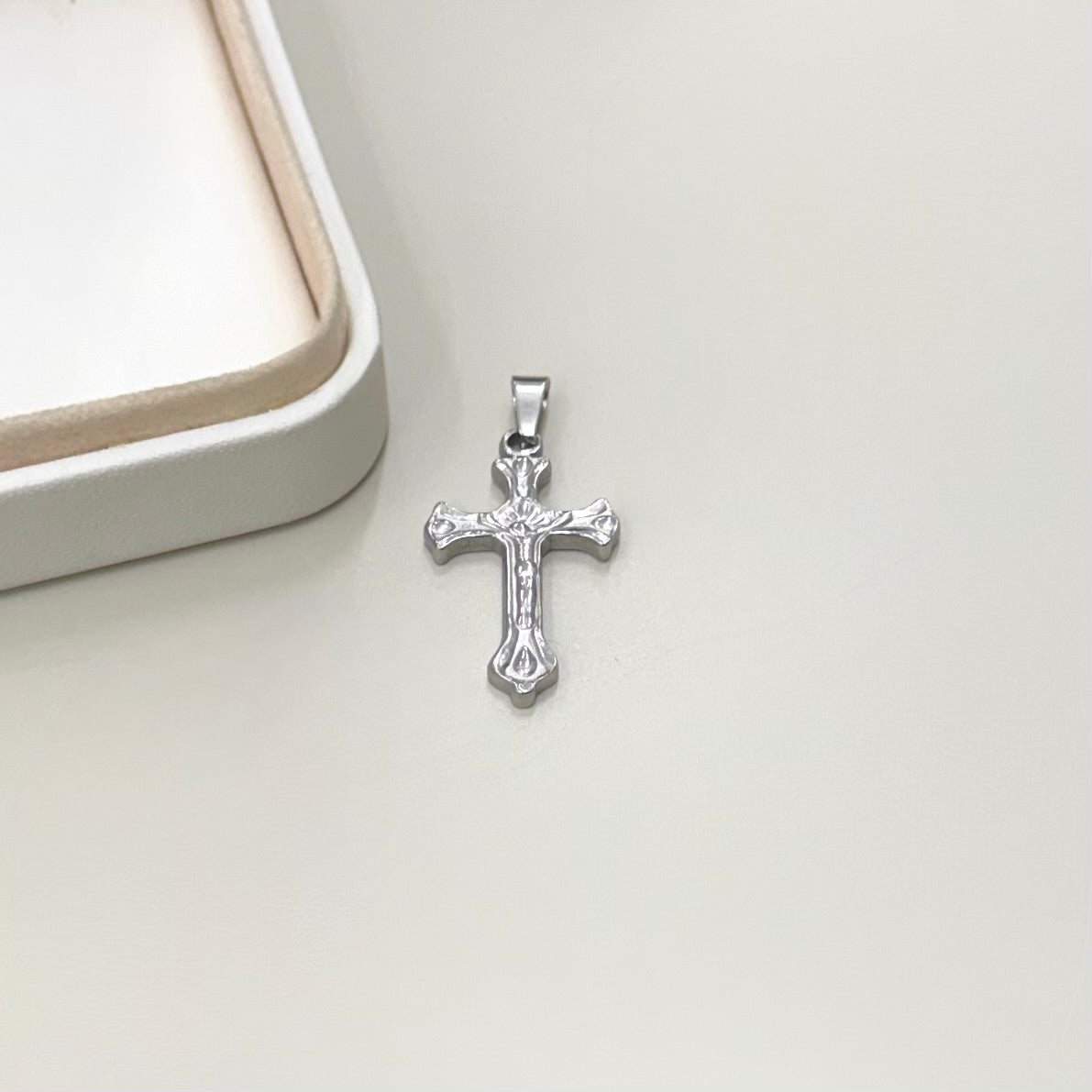 COLGANTE RELIGIOSO | CRUZ TALLADA