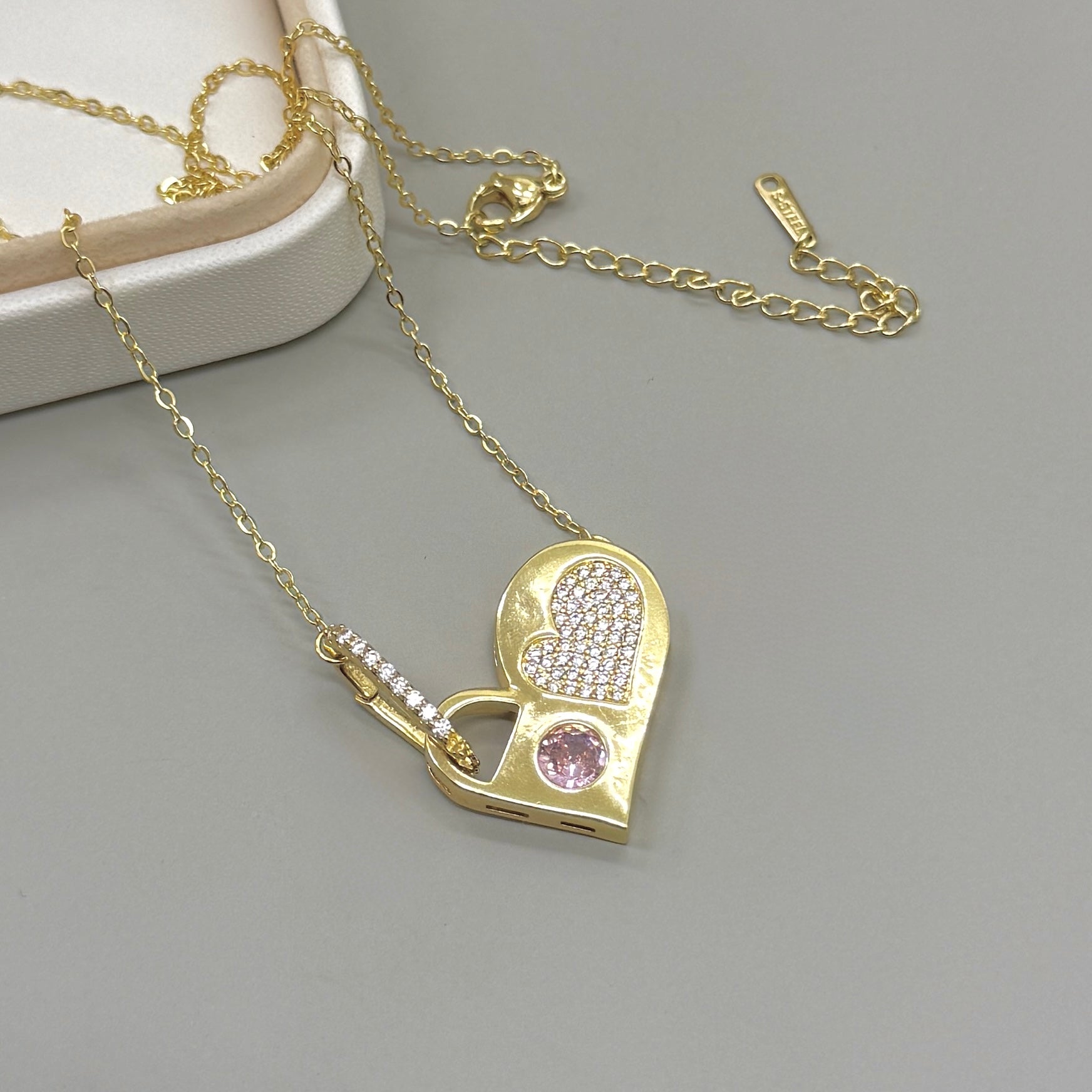 COLLAR | CORAZON CON CIRCULO ROSA