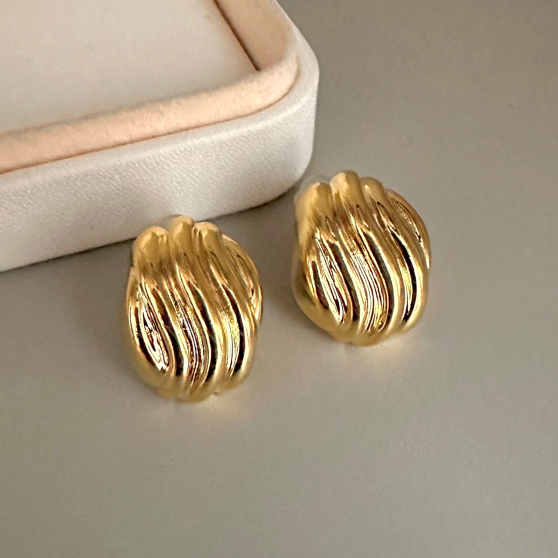 AROS | TRES LINEAS VERTICAL