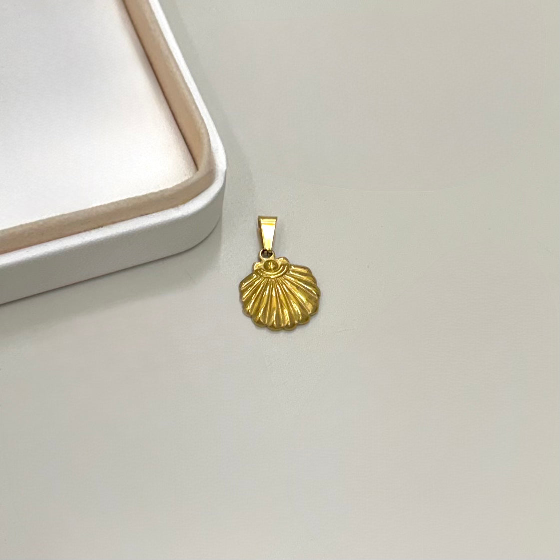 COLGANTE CONCHITA | REDONDA | BAÑO DE ORO