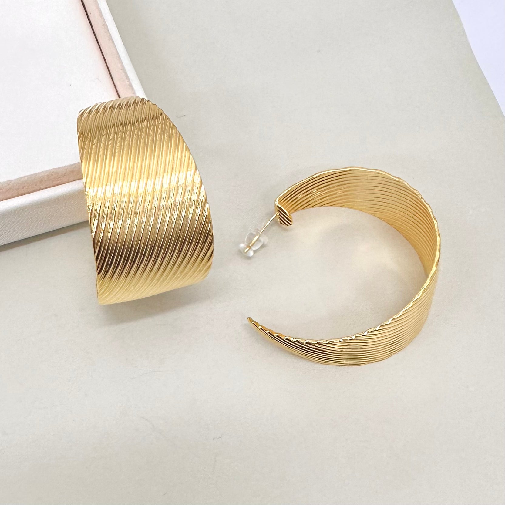 AROS BAÑO DE ORO | ARGOLLAS CON GRABADO | 40MM X 25MM