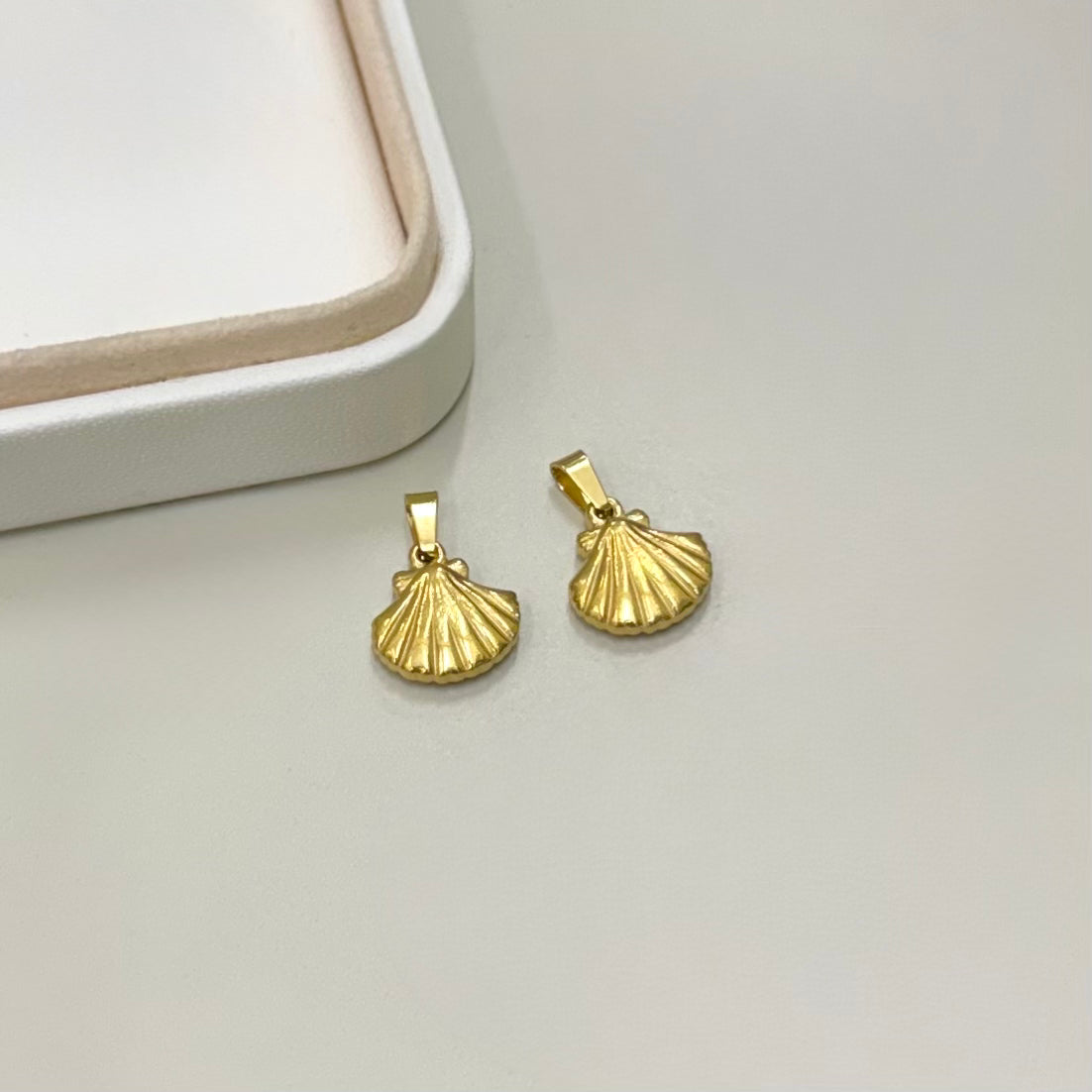 COLGANTE CONCHITA | LINEAS | BAÑO DE ORO