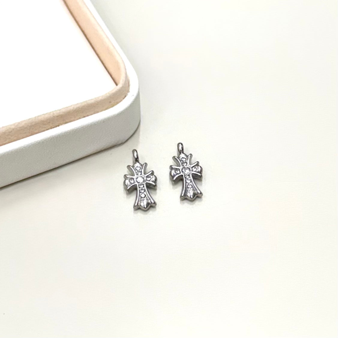 COLGANTE RELIGIOSO | CRUZ Y CIRCONES | BAÑO DE ORO