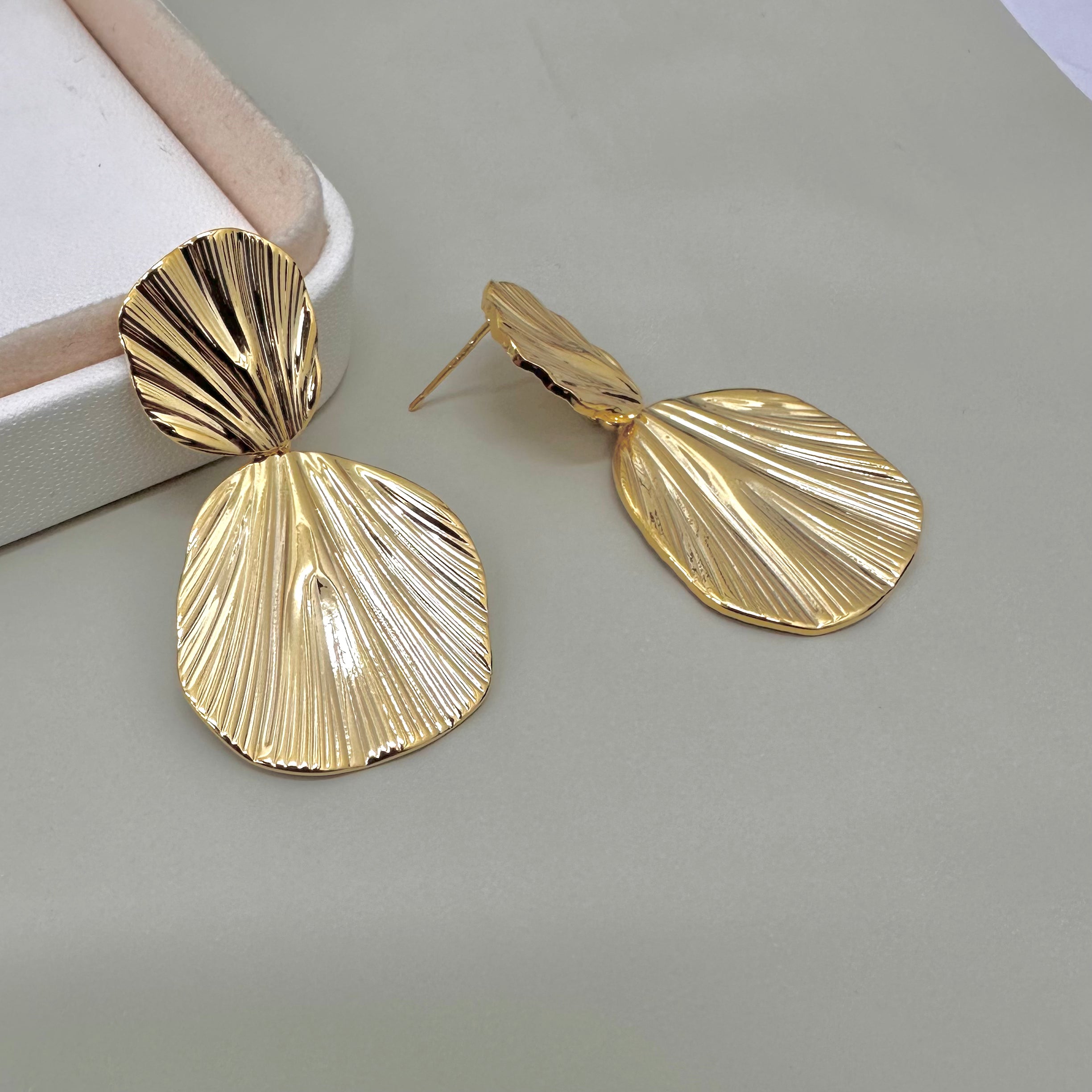 AROS BAÑO DE ORO | HOJA FLABELADA COLGANTE | 47MM X 28MM