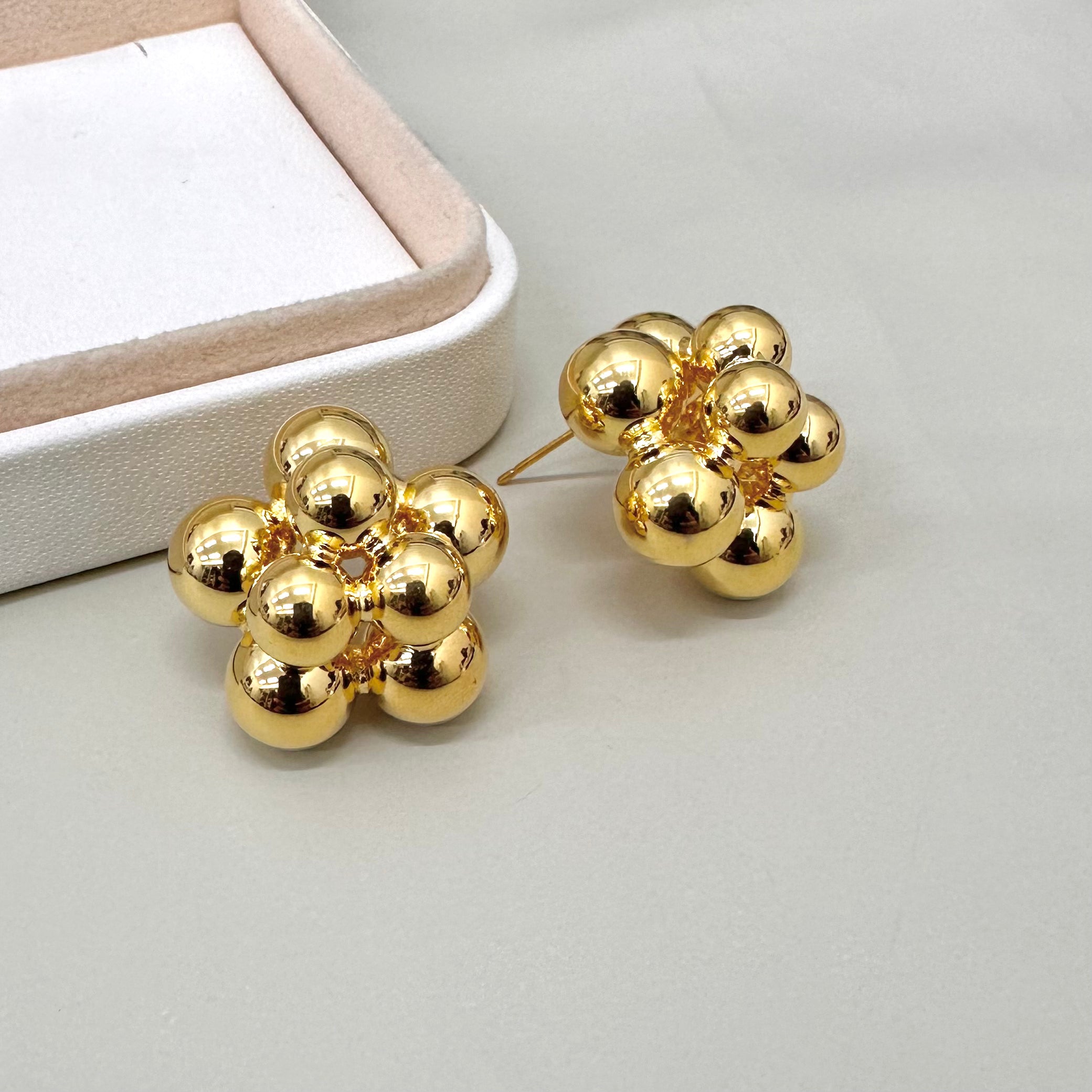 AROS BAÑO DE ORO | FLOR ATOMO | 25MM X 25MM