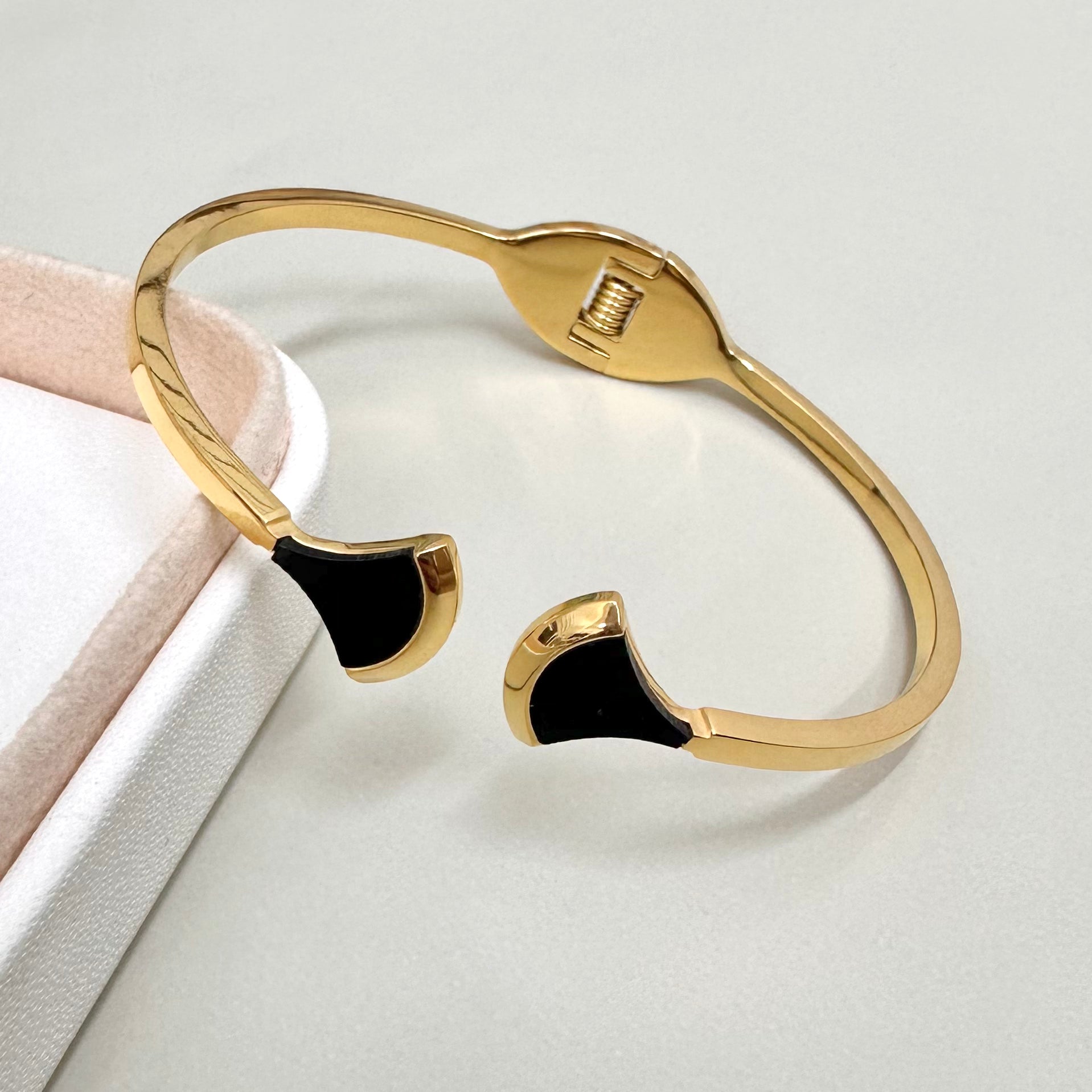 PULSERA RIGIDA | ABANICOS ABIERTOS NEGRO