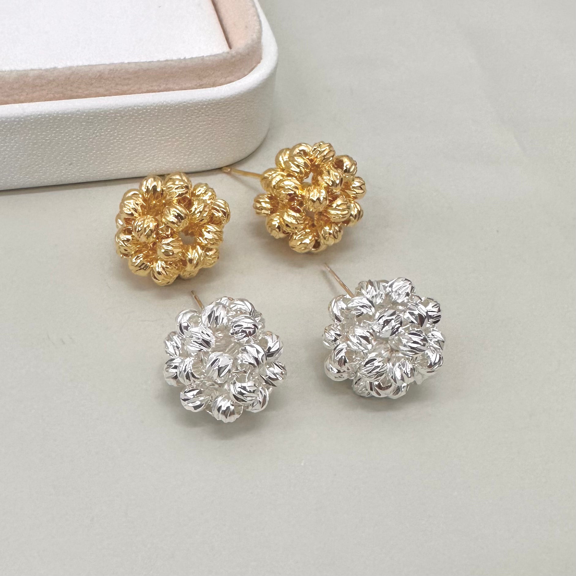 AROS BAÑO DE ORO | FLOR BOLITAS | 17MM X 20MM