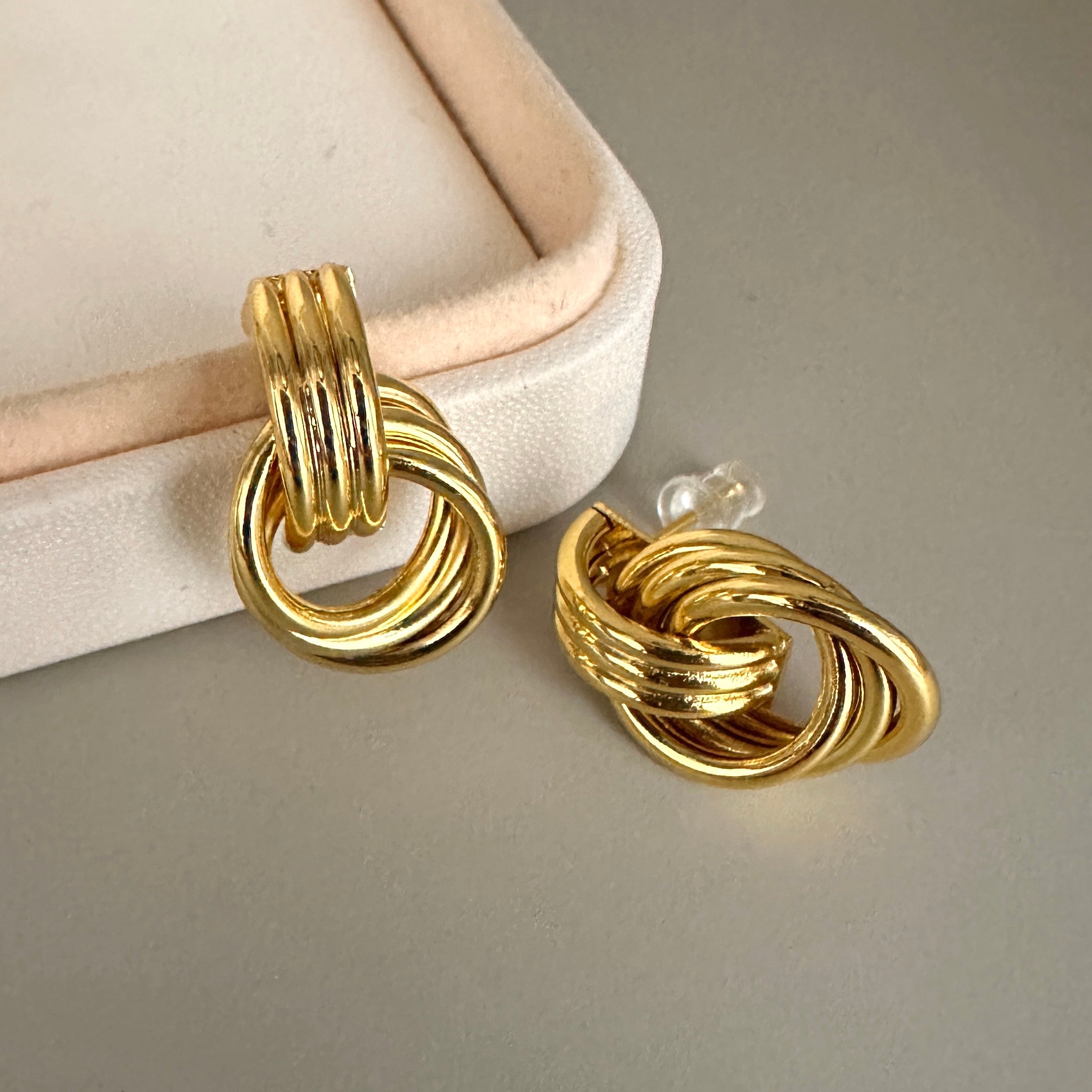 AROS | TRES LINEAS Y TRES CIRCULOS