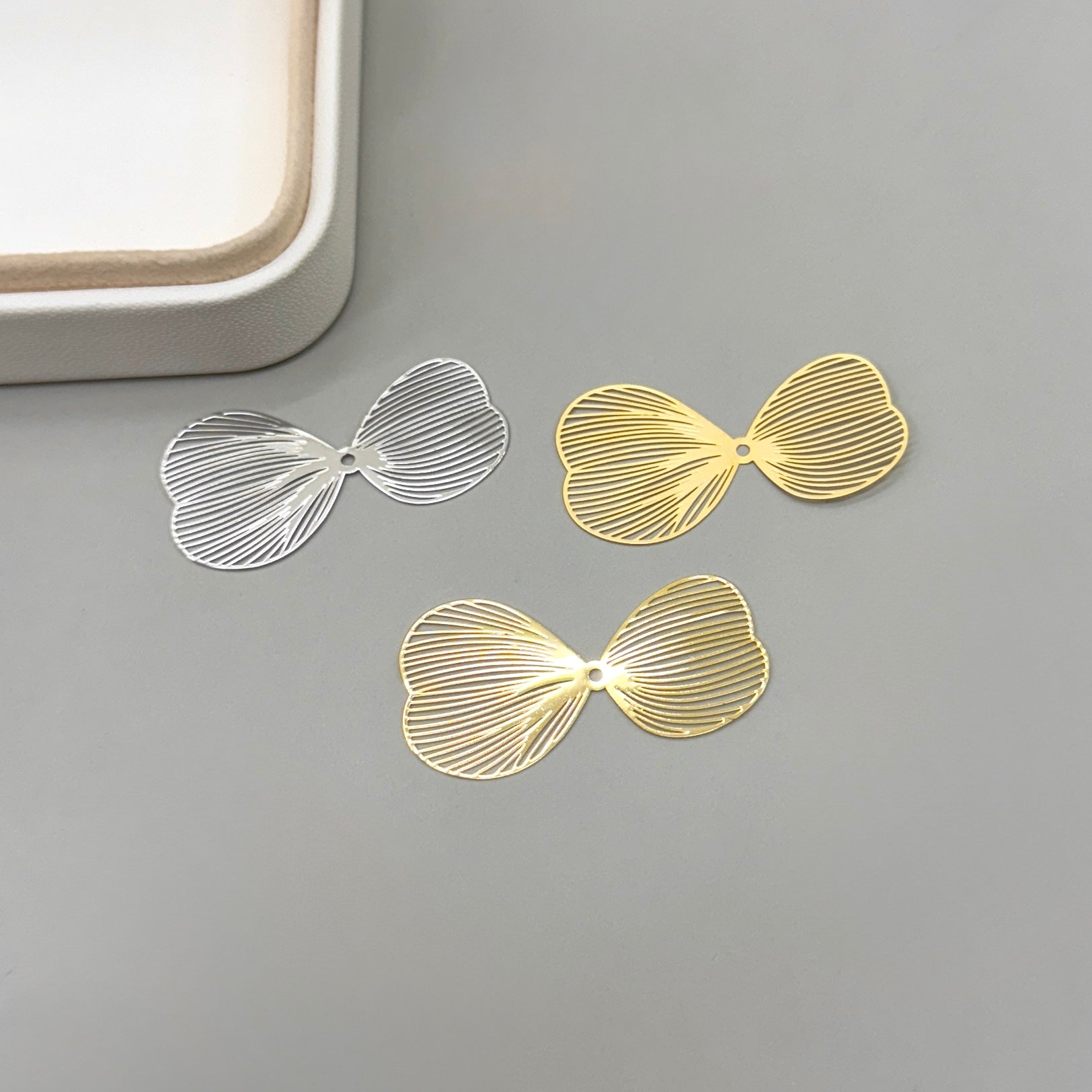 COLGANTE | DOS PETALOS | 1 UND