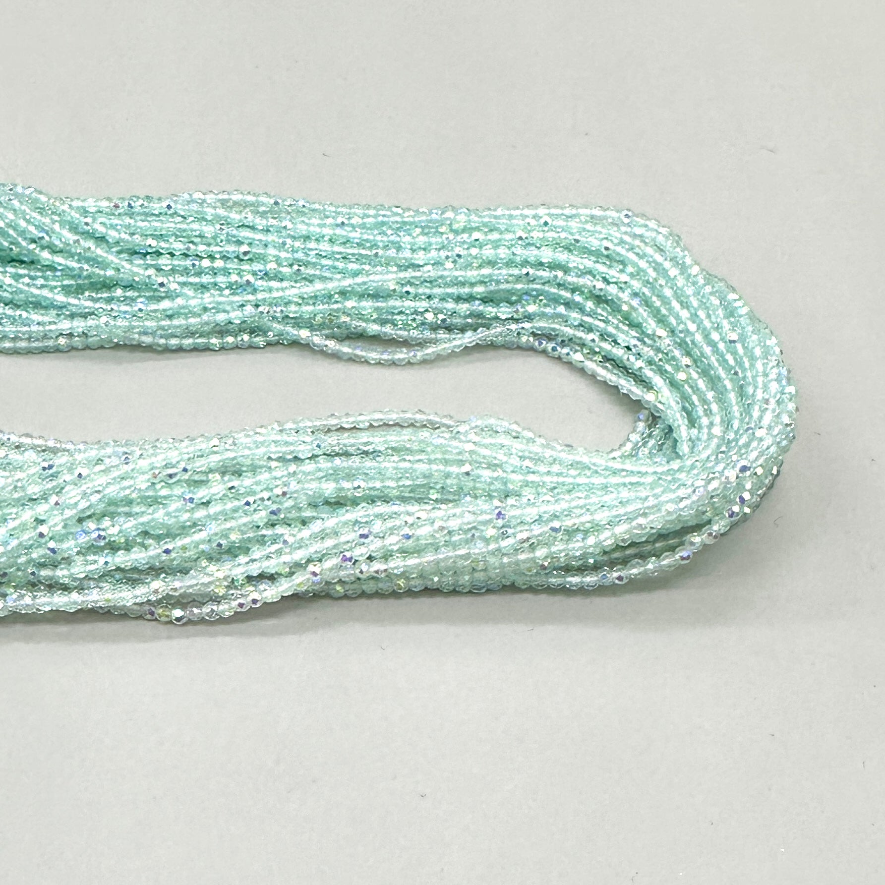 CRISTALES MINERALES FACETADO | TURQUESA CLARO TRASLUCIDO TORNASOL