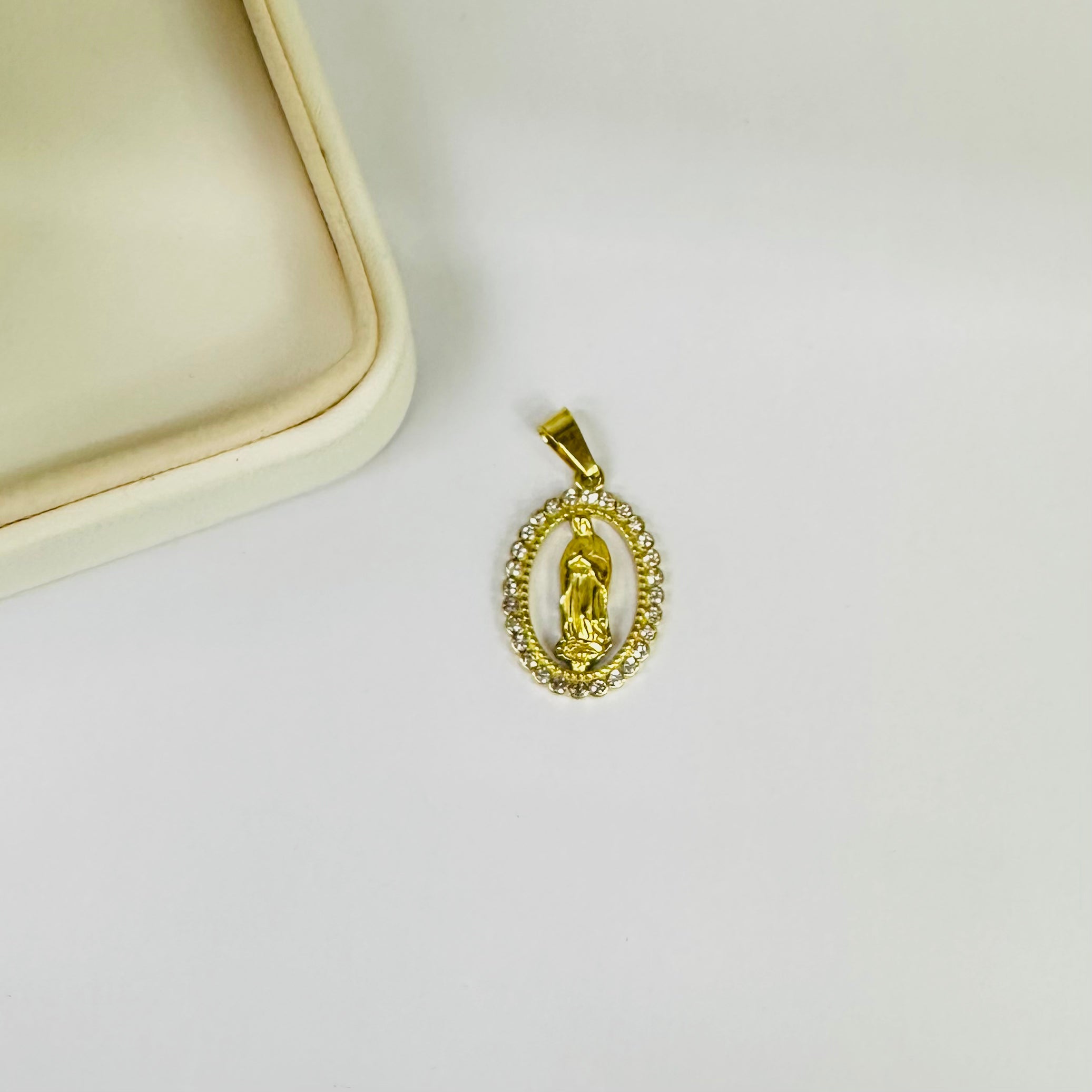 COLGANTE RELIGIOSO | VIRGEN DISEÑO OVALADO