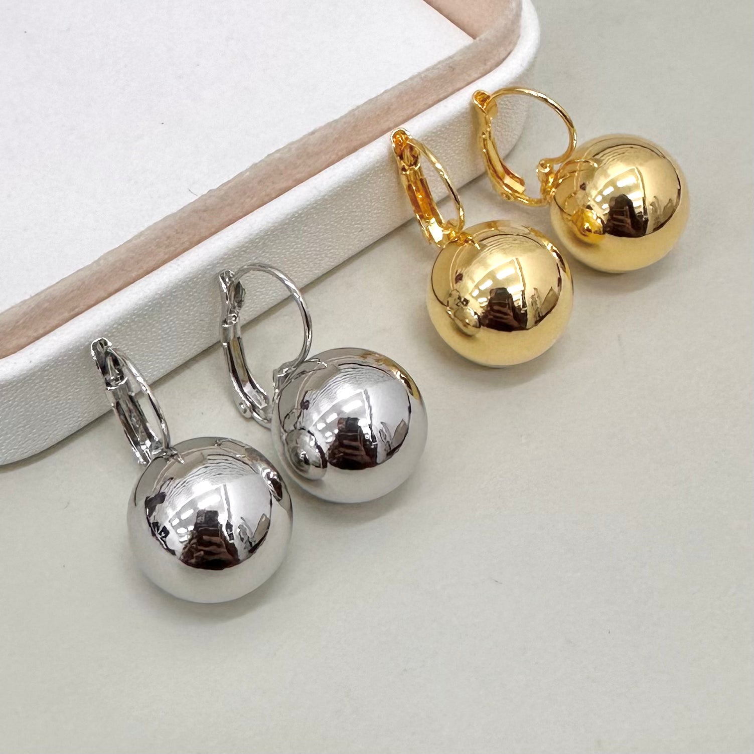 AROS BAÑO DE ORO | ESFERA COLGANTE | 25 MM X 15MM