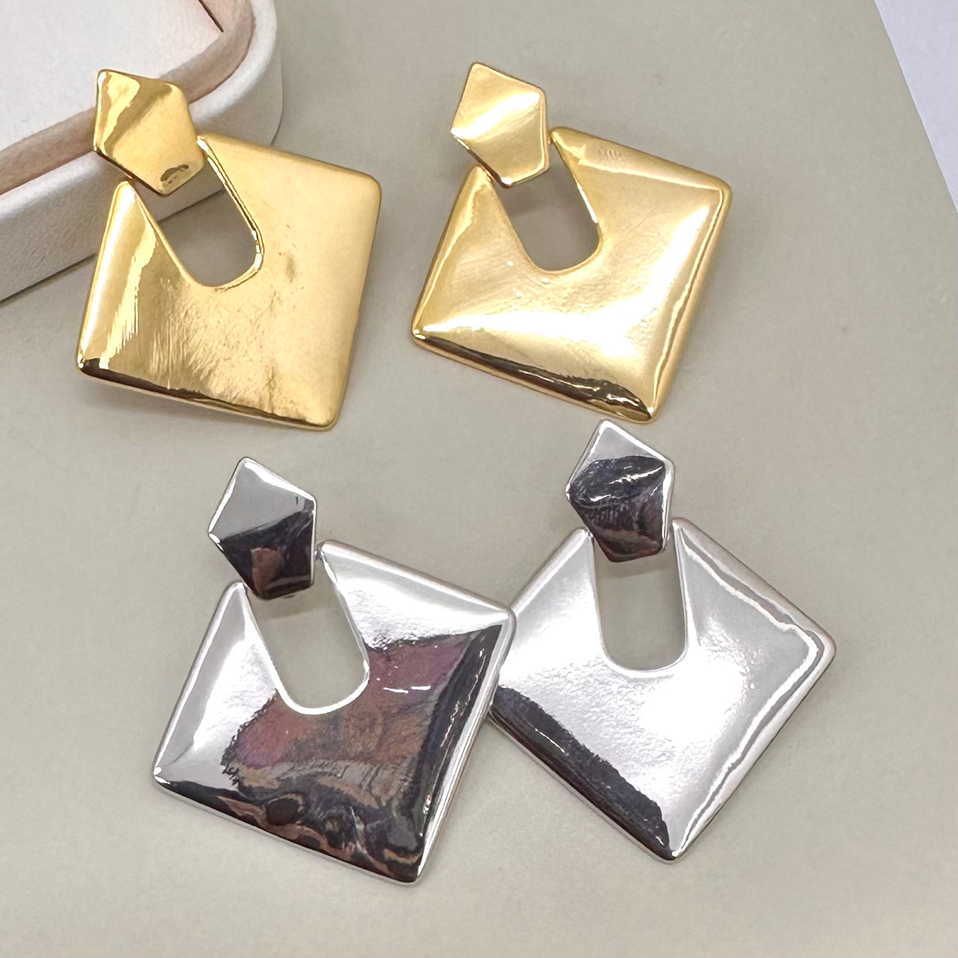 AROS BAÑO DE ORO | COLGANTE CUADRADO | 45MM X 40MM