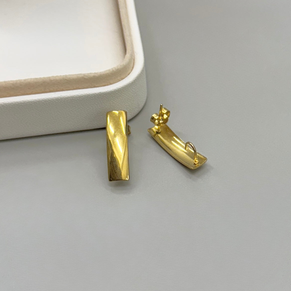 BASE DE ARO | RECTANGULO ANGOSTO LISO| ACERO | BAÑO DE ORO 18K | 21MM