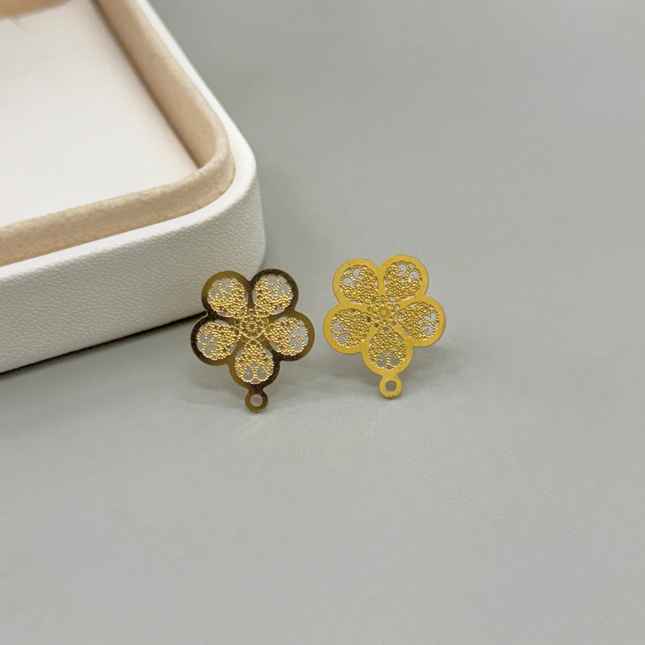 BASE DE ARO | FLOR CALADA 5 PETALOS | ACERO | 15MM