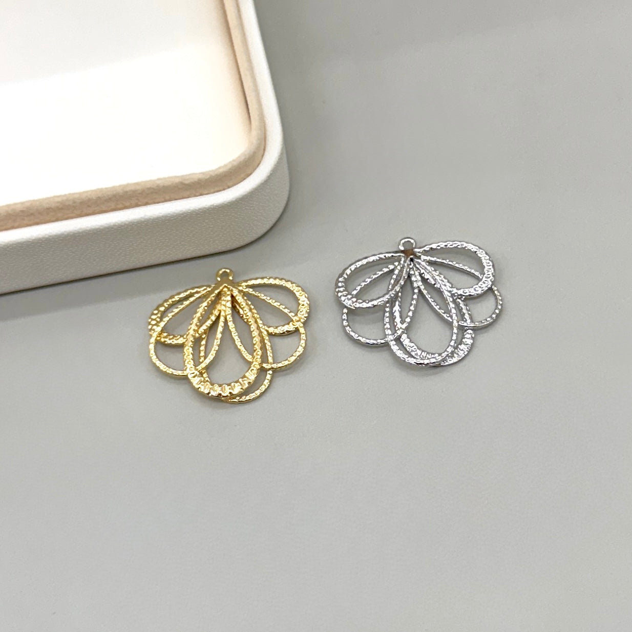 COLGANTE | 6 PETALOS | 1 UND