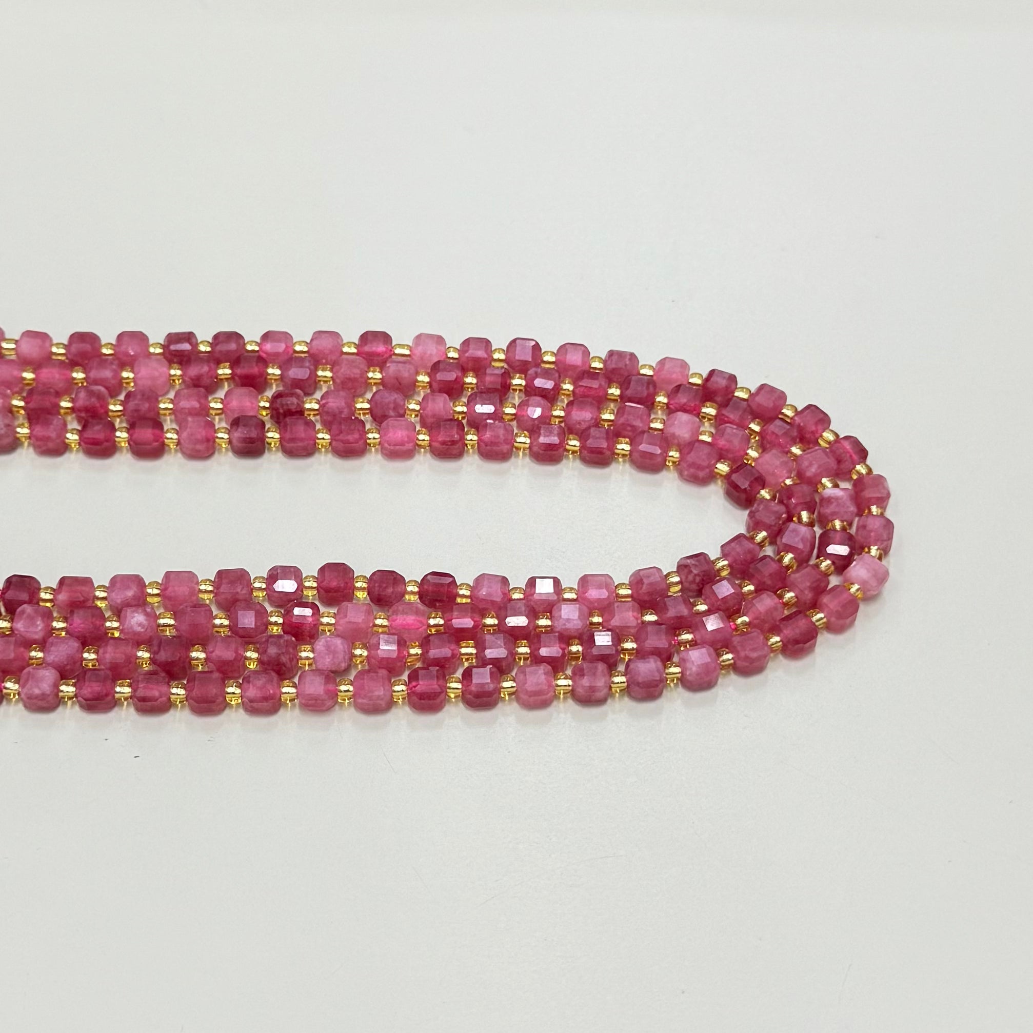 PIEDRA CUBO FACETADA | CUARZO FRUTILLA