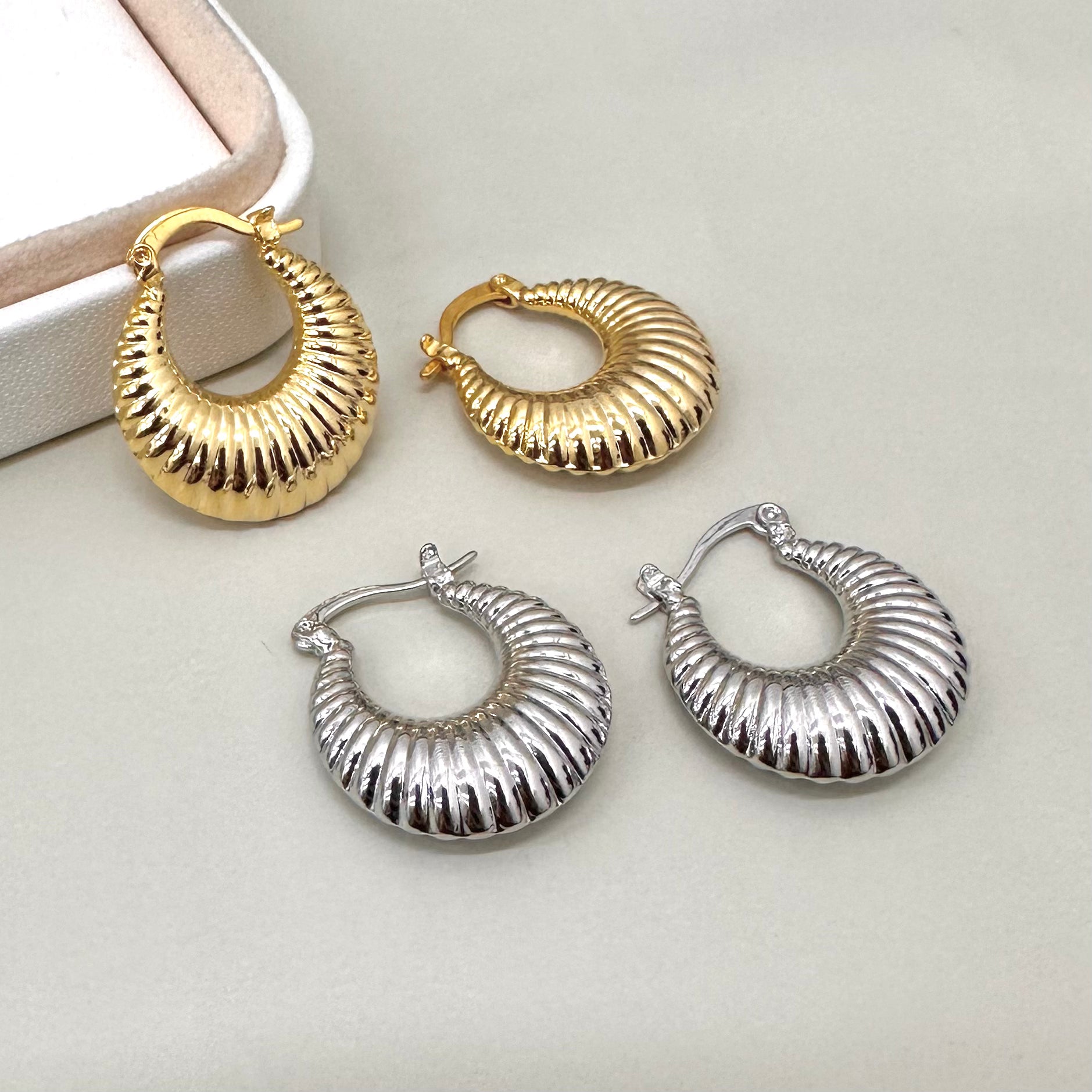 AROS BAÑO DE ORO | ARGOLLA ARMADILLO | 25MM X 22MM