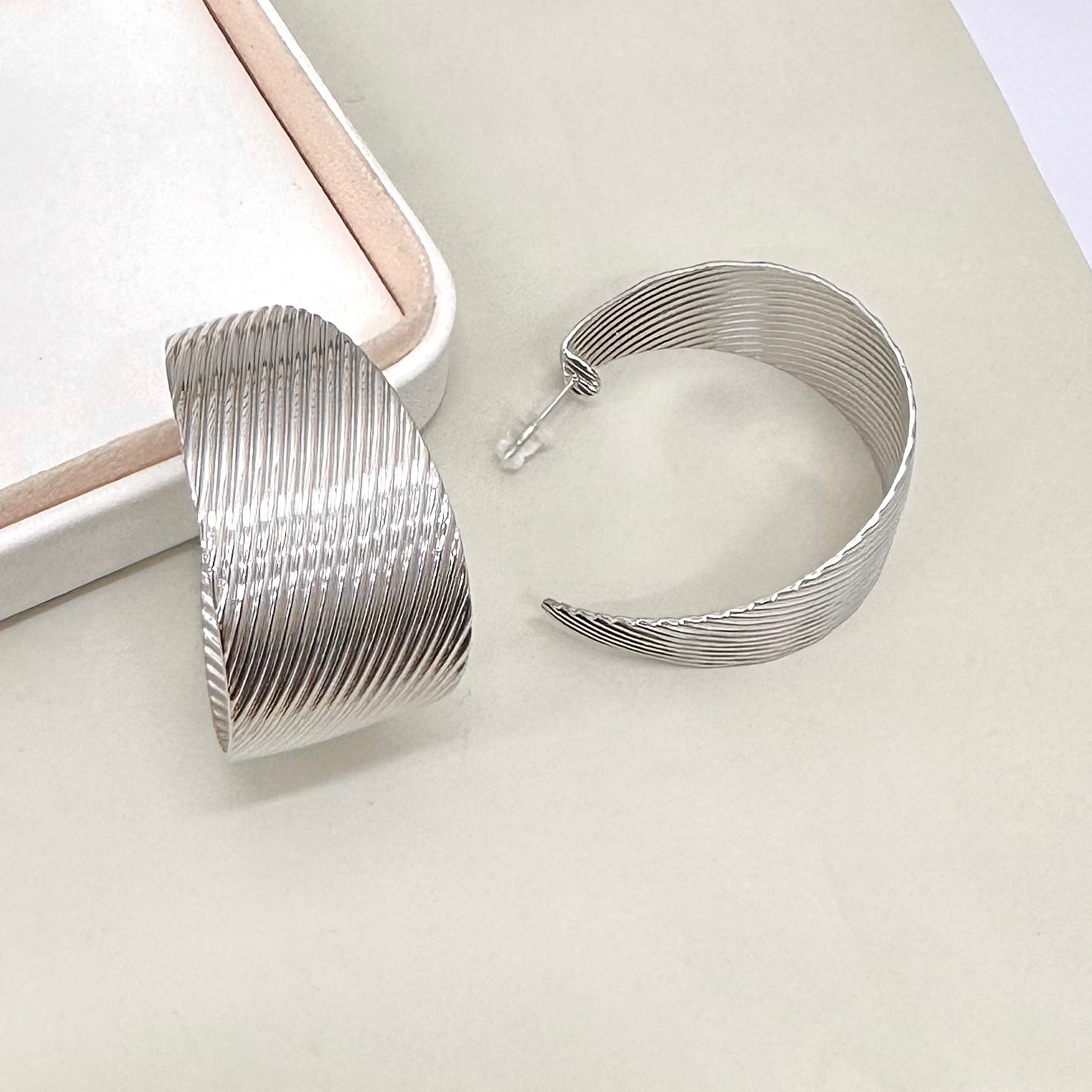 AROS BAÑO DE ORO | ARGOLLAS CON GRABADO | 40MM X 25MM