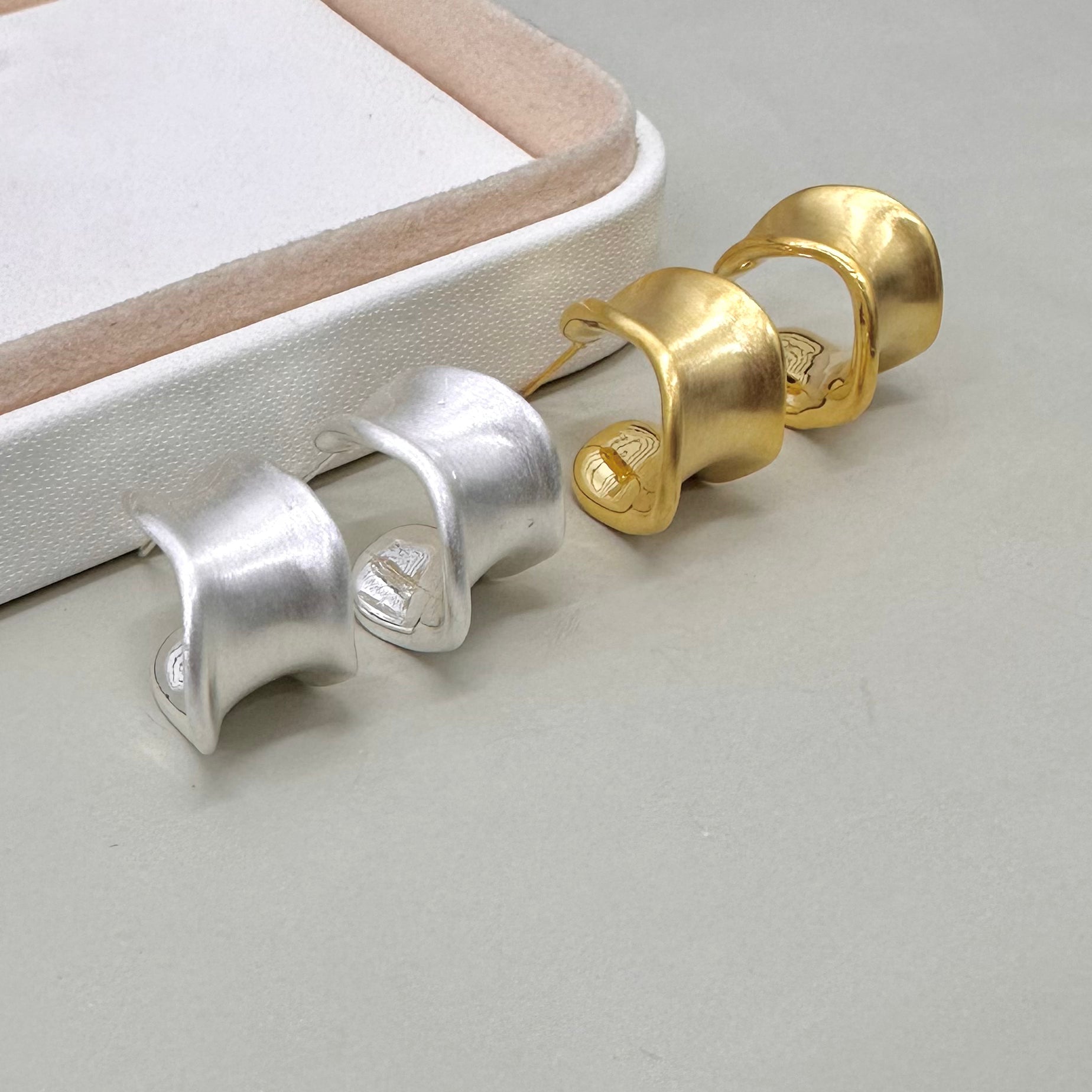 AROS BAÑO DE ORO | ARGOLLAS IRREGULARES | 17MM X 13MM
