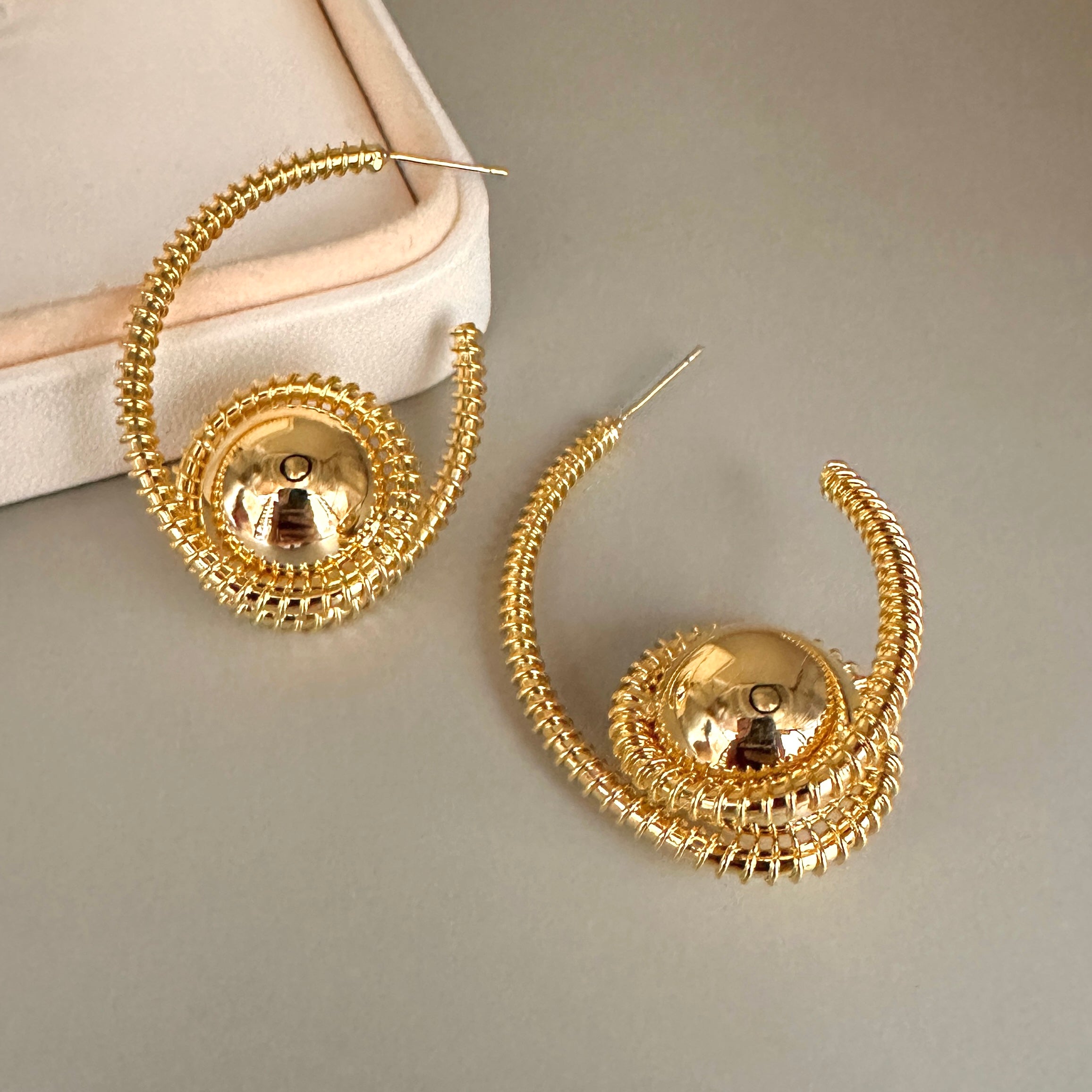 AROS | CARACOL ESTIRAL CON ESFERA