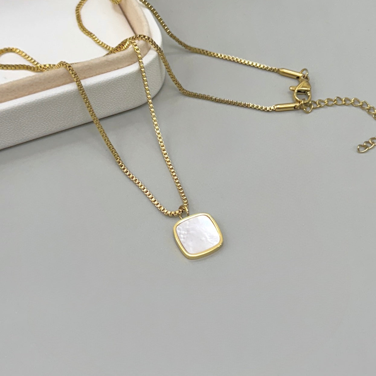 COLLAR CADENA | COLGANTE CUADRADO NACAR