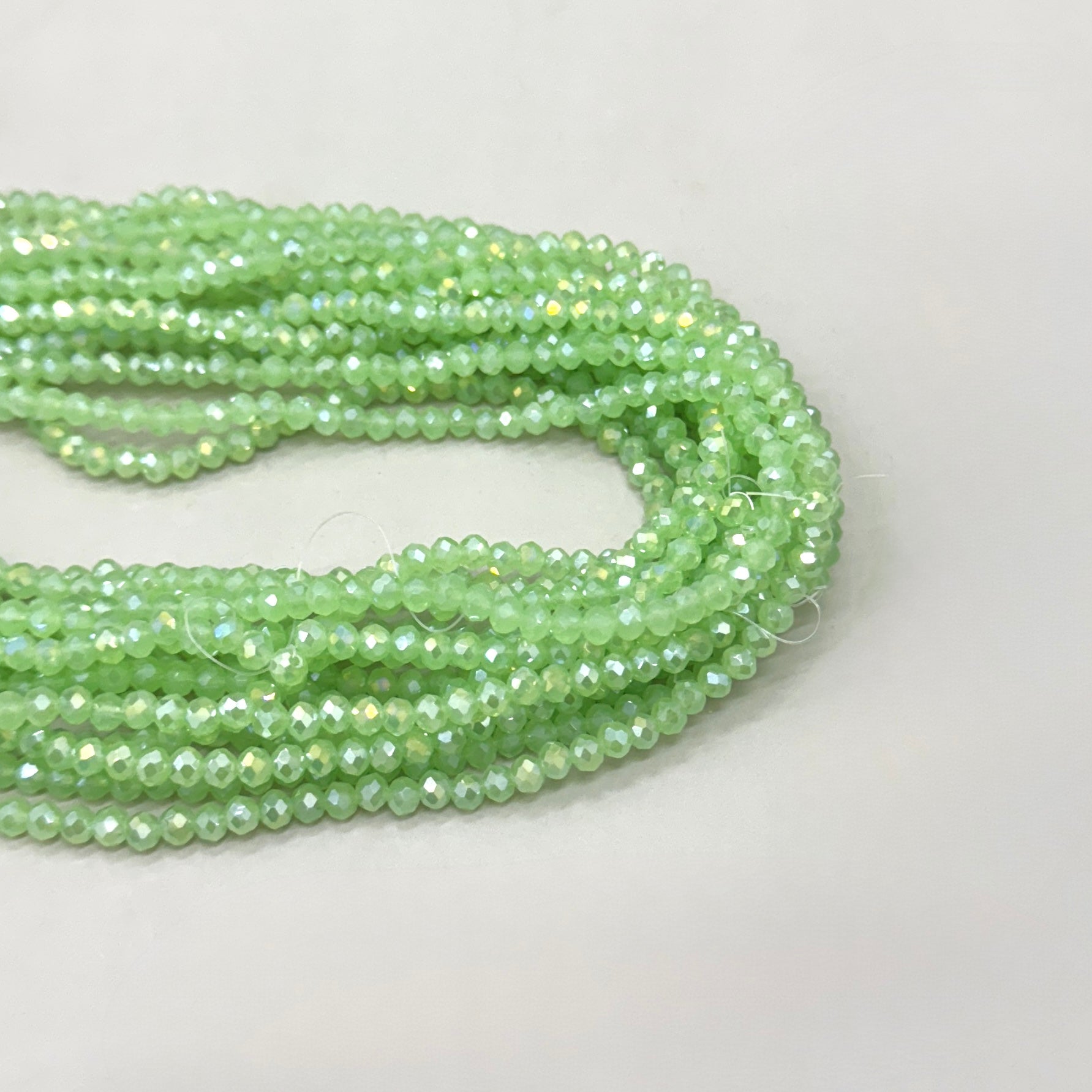 CRISTAL CHATO | 4.4MM | OPALESCENTE VERDE CLARO TORNASOL