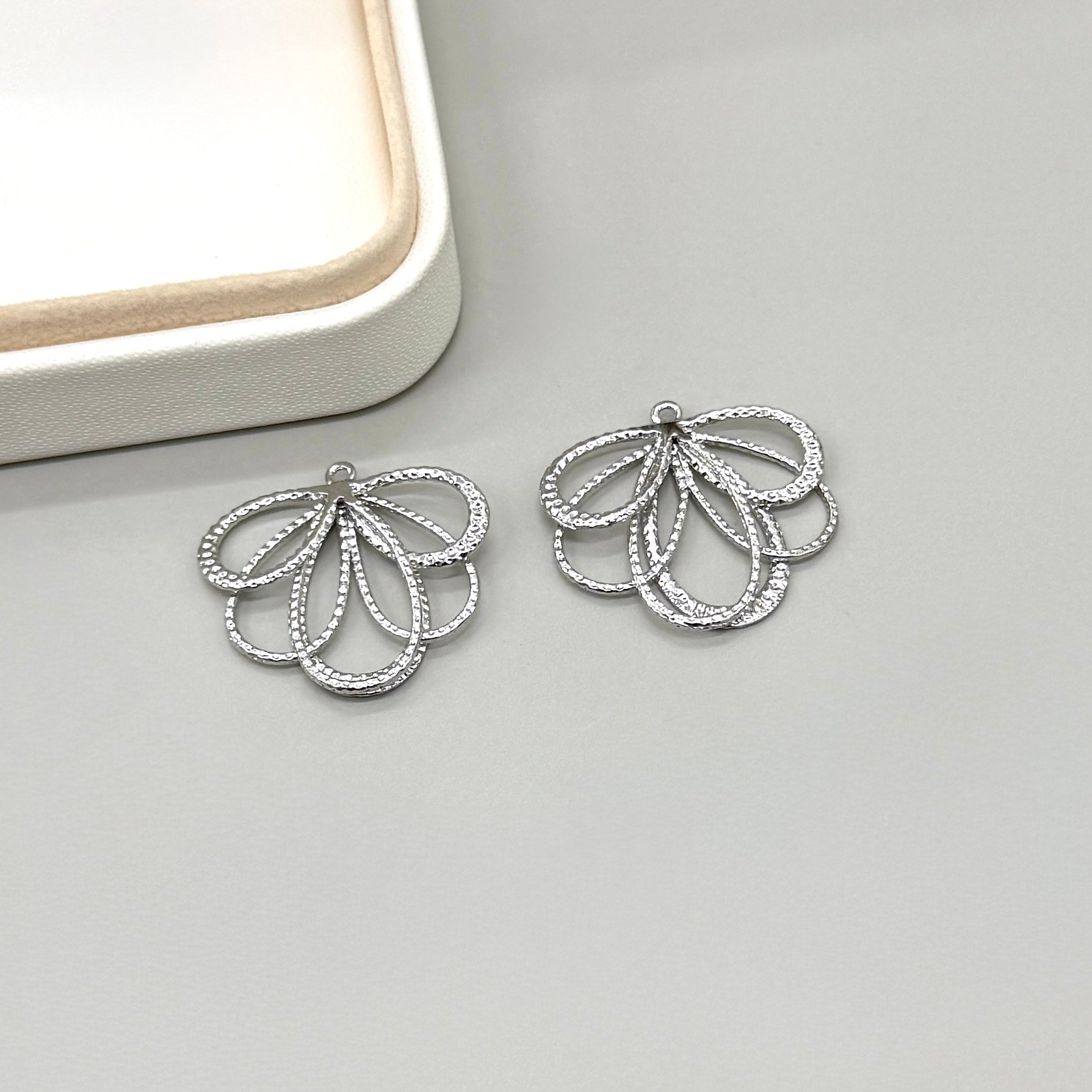 COLGANTE | 6 PETALOS | 1 UND