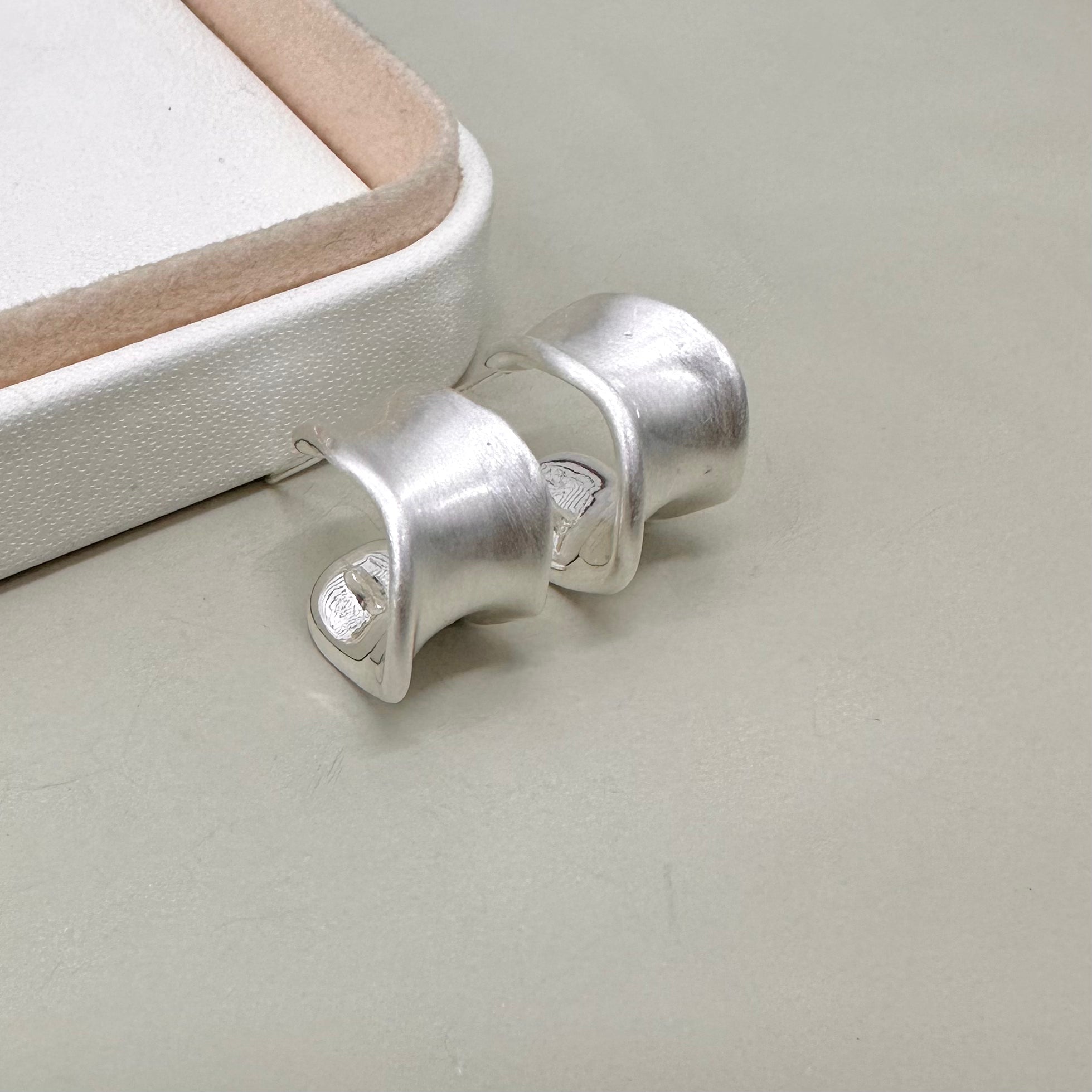 AROS BAÑO DE ORO | ARGOLLAS IRREGULARES | 17MM X 13MM