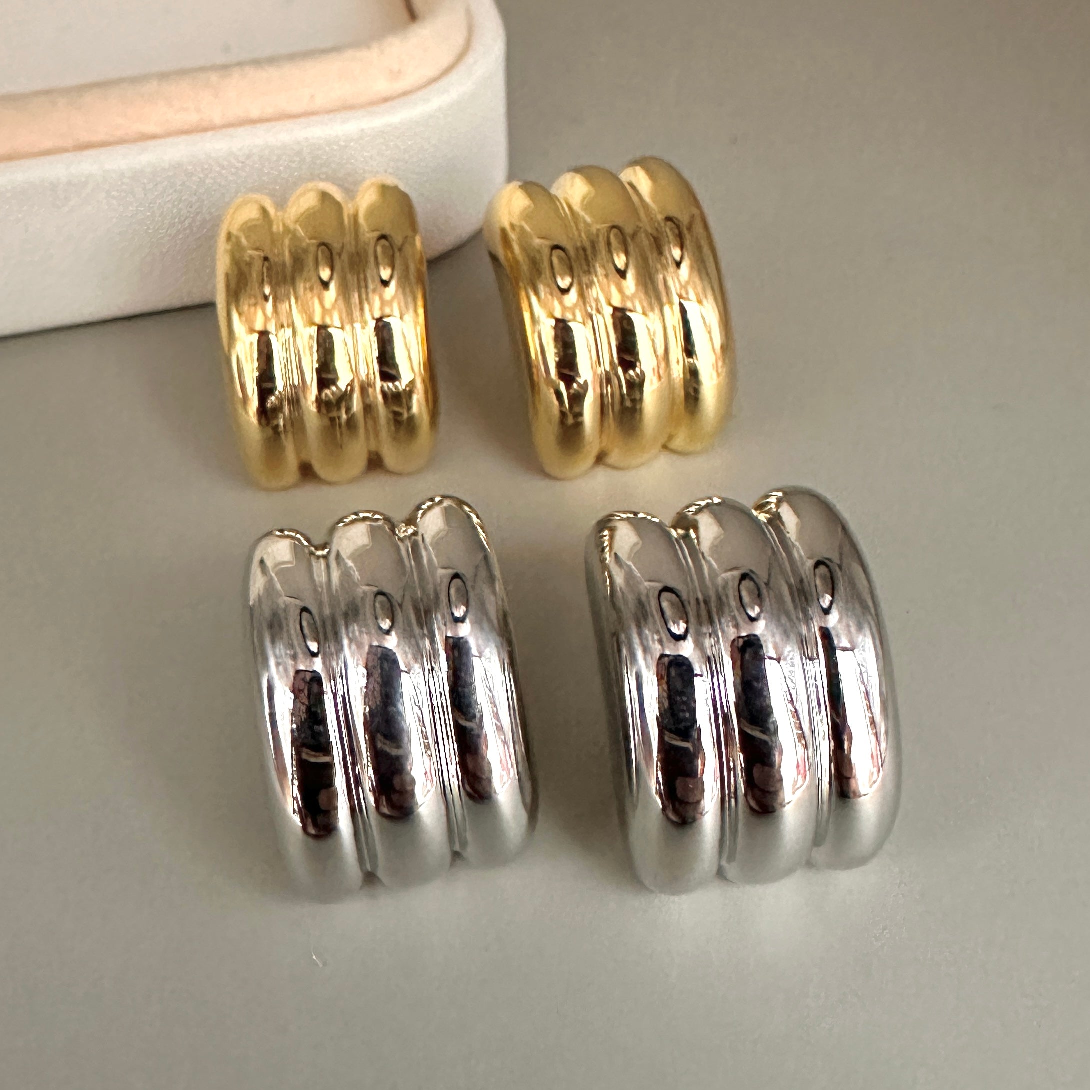AROS | TRES LINEAS VERTICAL