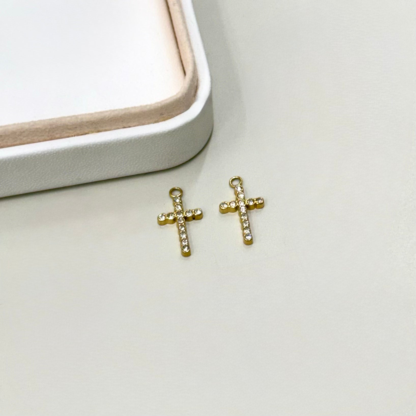 COLGANTE RELIGIOSO | CRUZ | BAÑO DE ORO Y CIRCONES