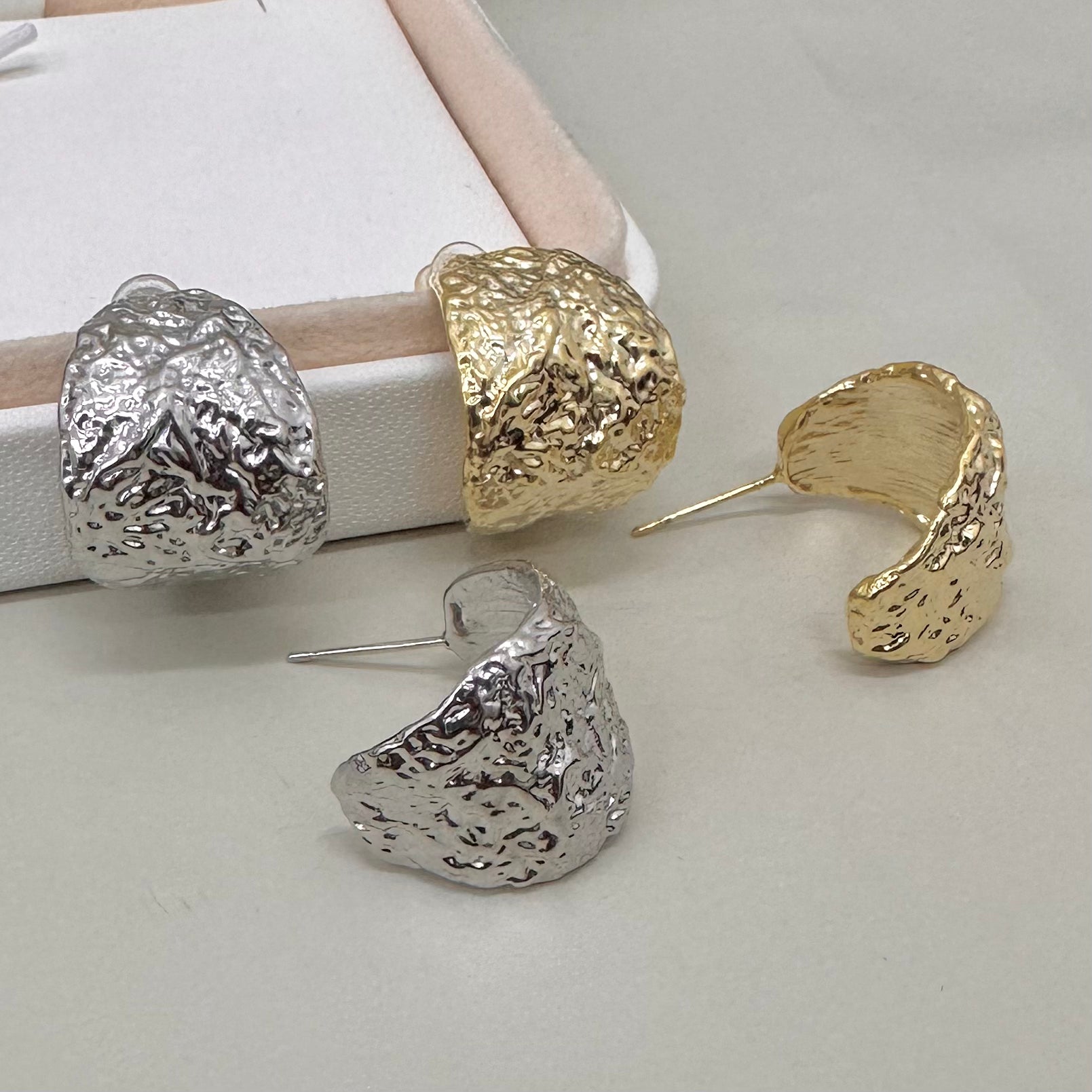 AROS BAÑO DE ORO | MEDIA LUNA RUGOSA | 20MM X 20MM