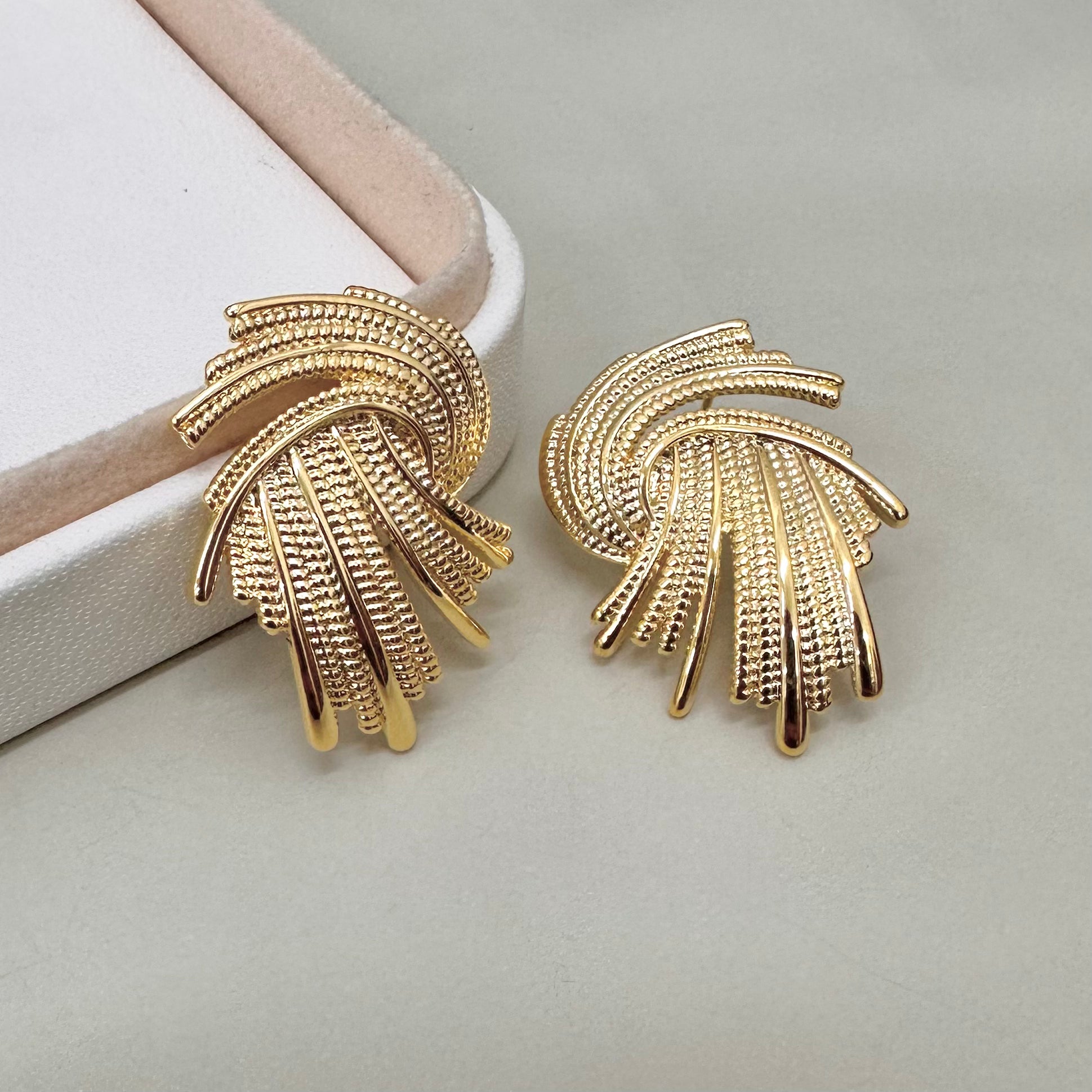 AROS BAÑO DE ORO | ALAS DE CISNE | 30MM X 25MM