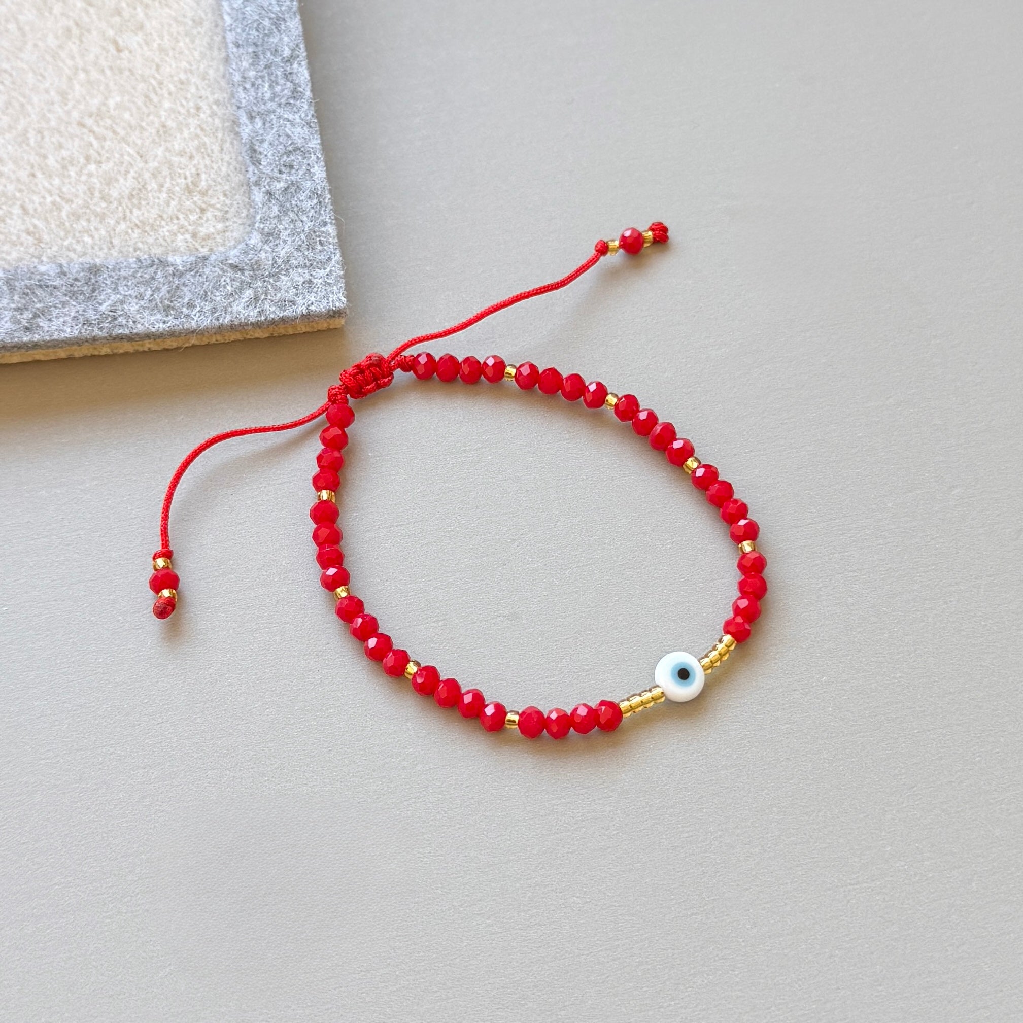 PULSERA ROJA Y OJITO CELESTE | LUNAM