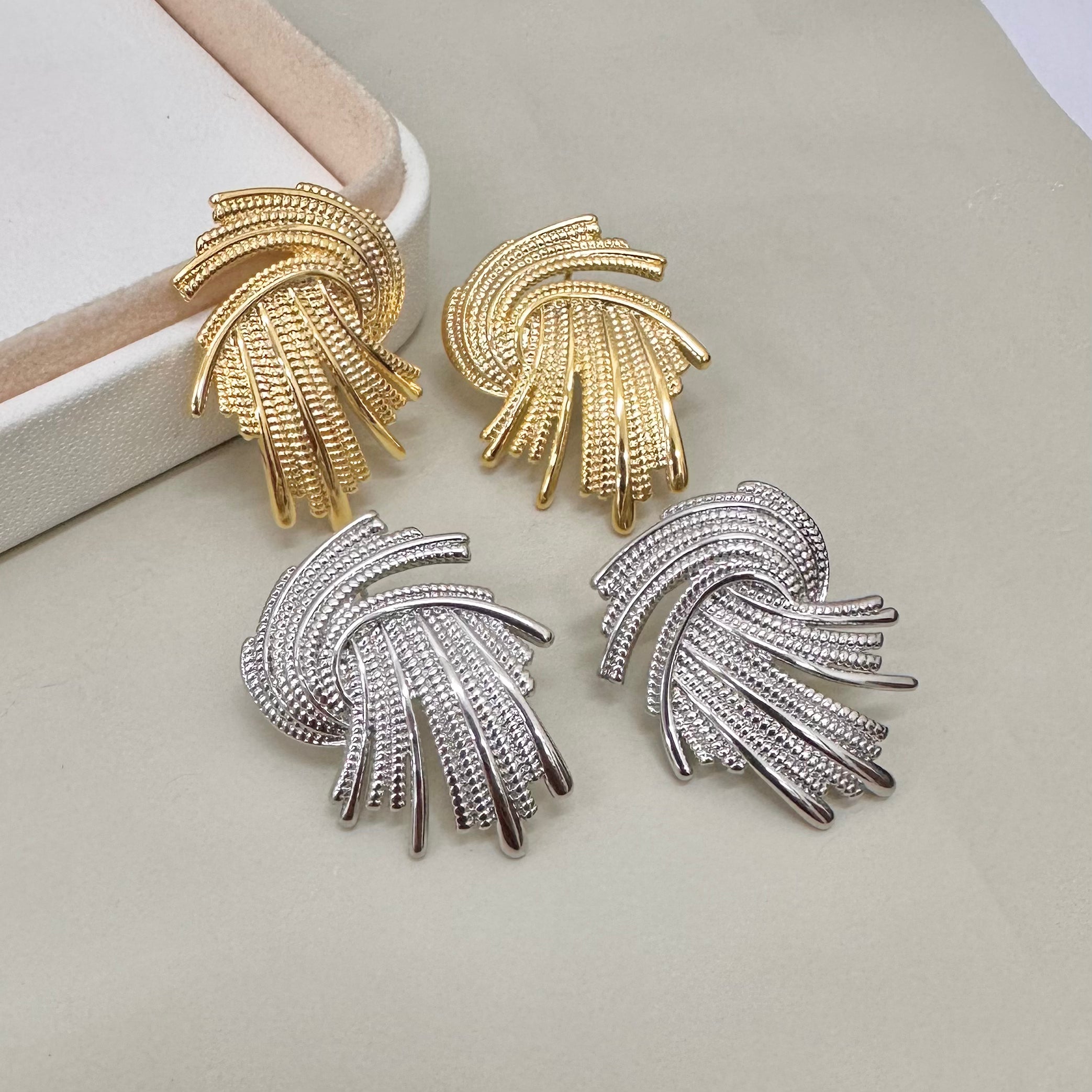 AROS BAÑO DE ORO | ALAS DE CISNE | 30MM X 25MM