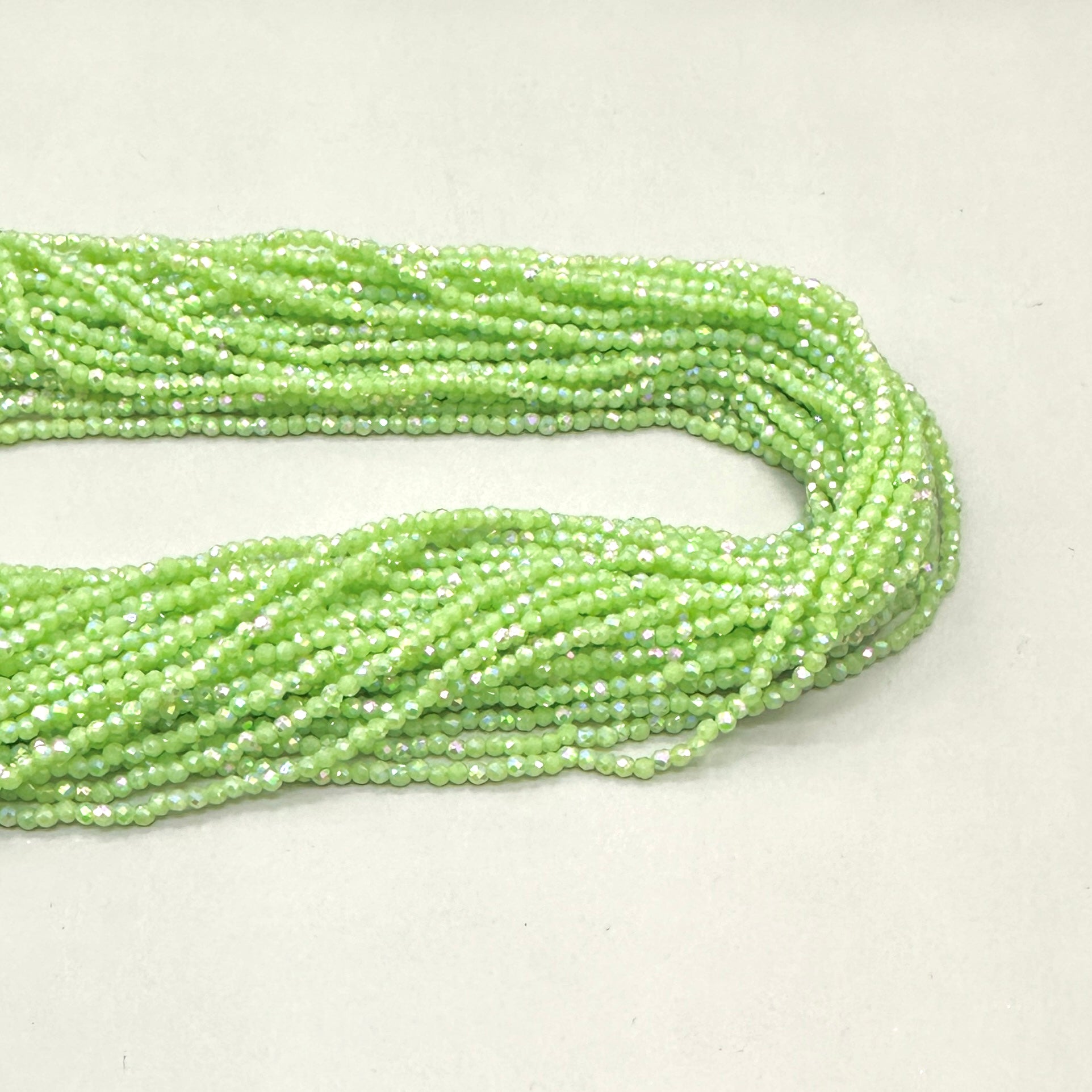 CRISTALES MINERALES FACETADO | VERDE CLARO OPALESCENTE TORNASOL