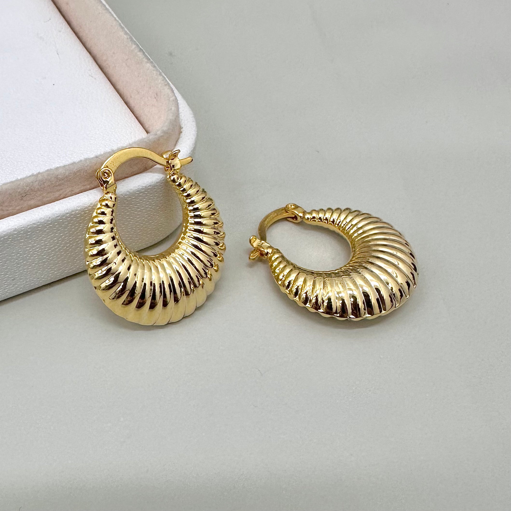 AROS BAÑO DE ORO | ARGOLLA ARMADILLO | 25MM X 22MM