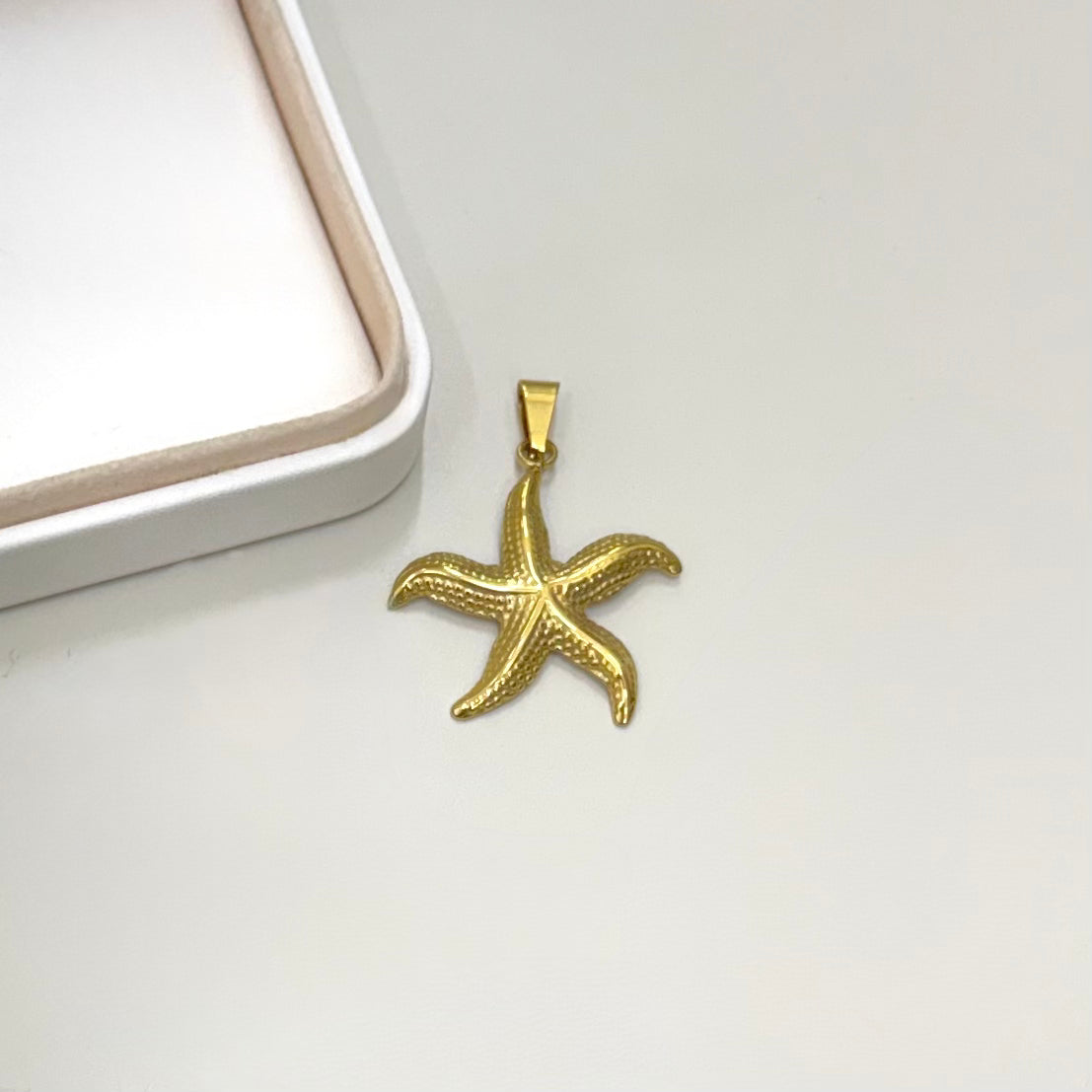 COLGANTE CON VALIER ESTRELLA DE MAR | BAÑO DE ORO