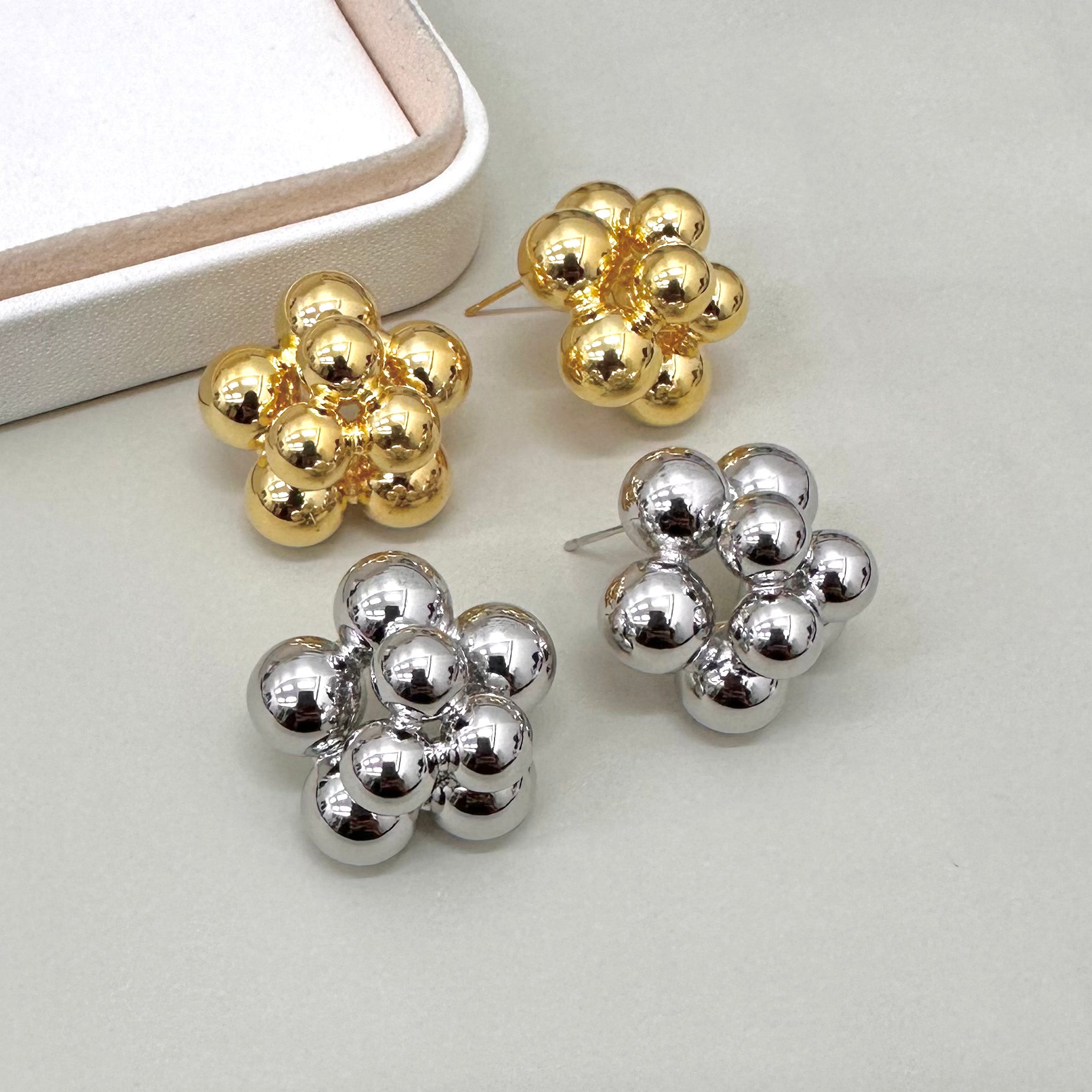 AROS BAÑO DE ORO | FLOR ATOMO | 25MM X 25MM