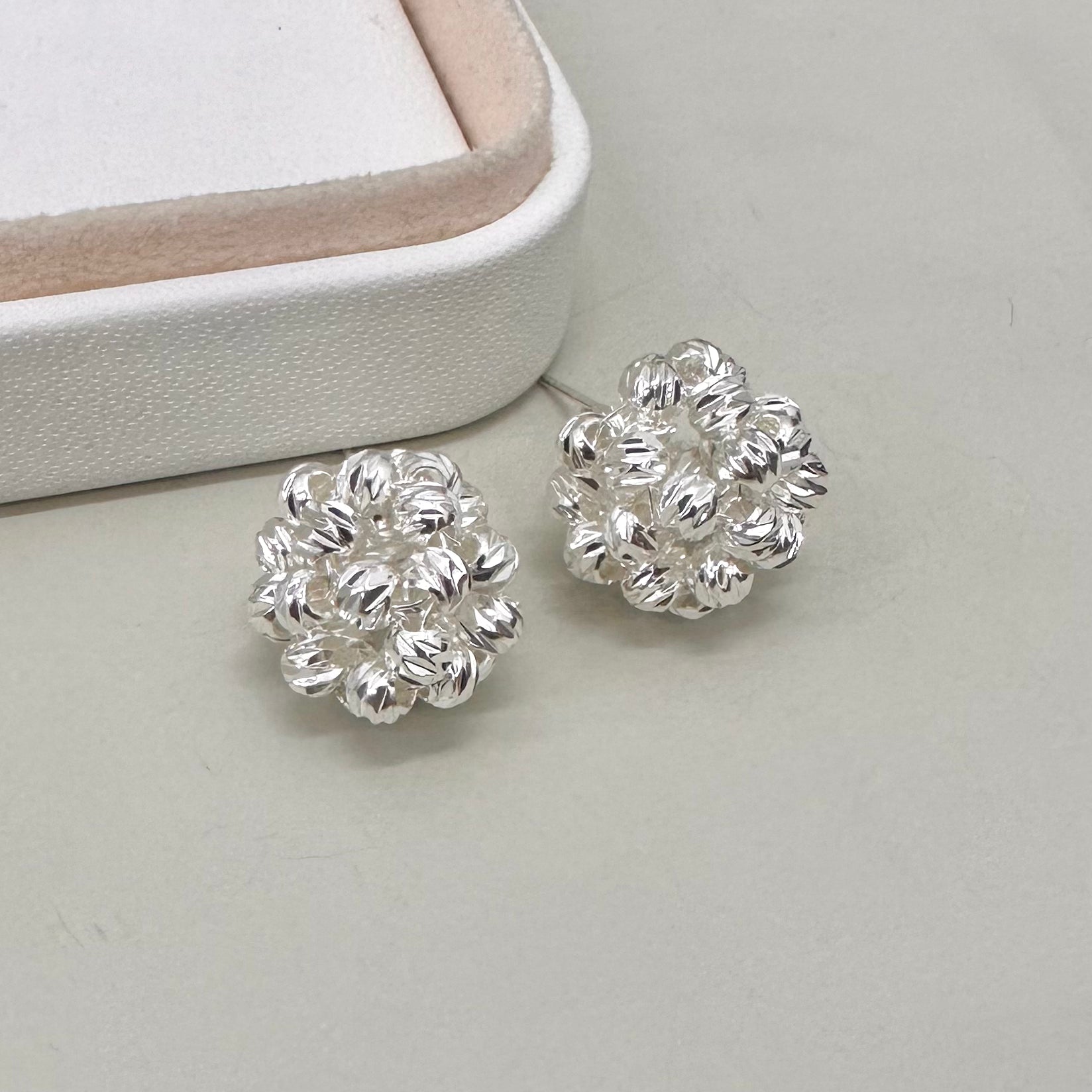 AROS BAÑO DE ORO | FLOR BOLITAS | 17MM X 20MM