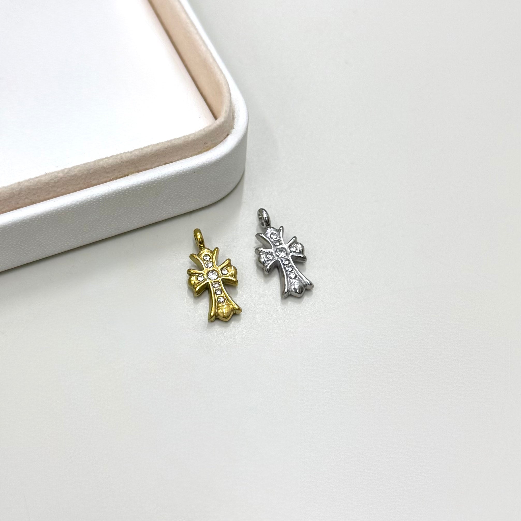 COLGANTE RELIGIOSO | CRUZ Y CIRCONES | BAÑO DE ORO