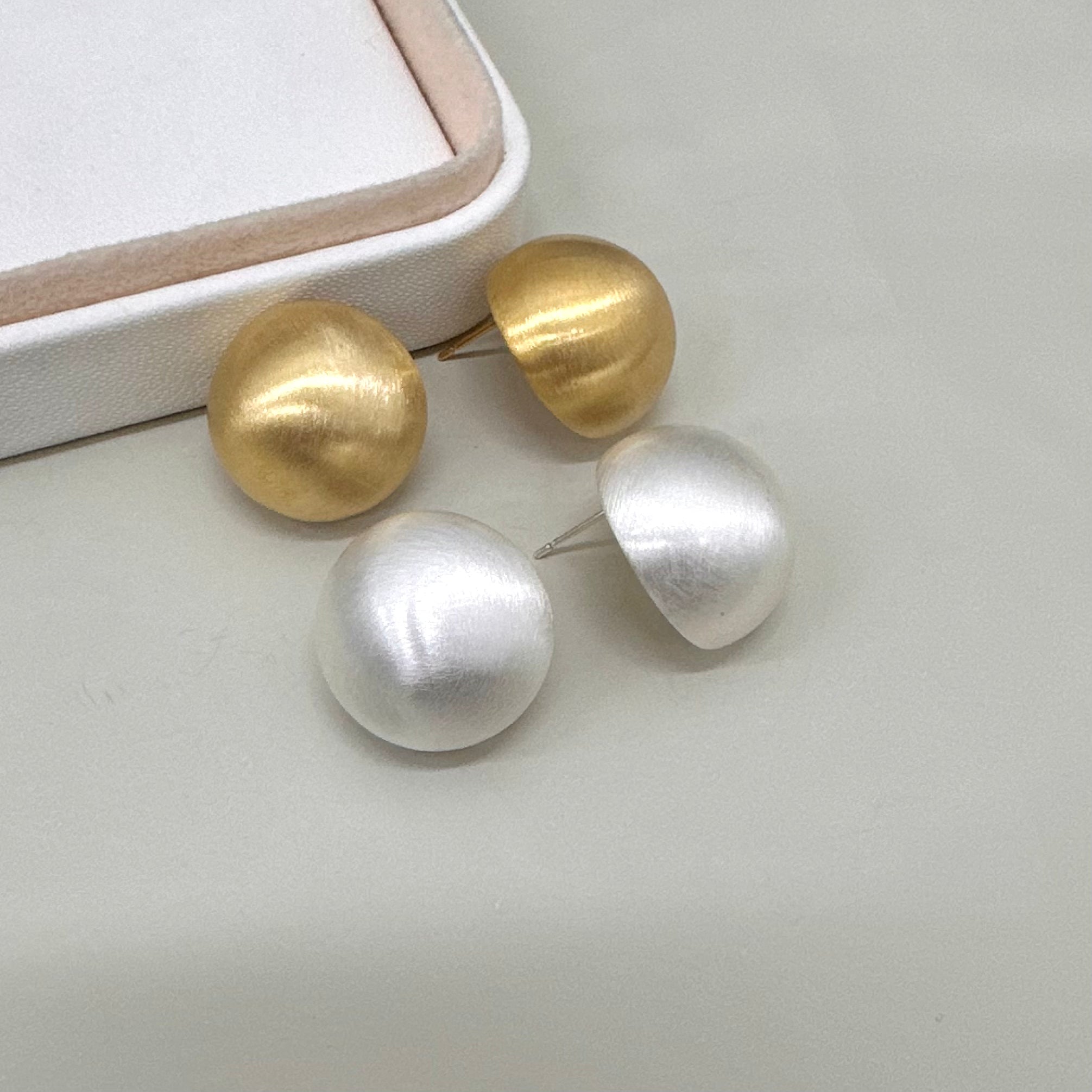 AROS BAÑO DE ORO | MEDIA ESFERA PERLADA | 20MM