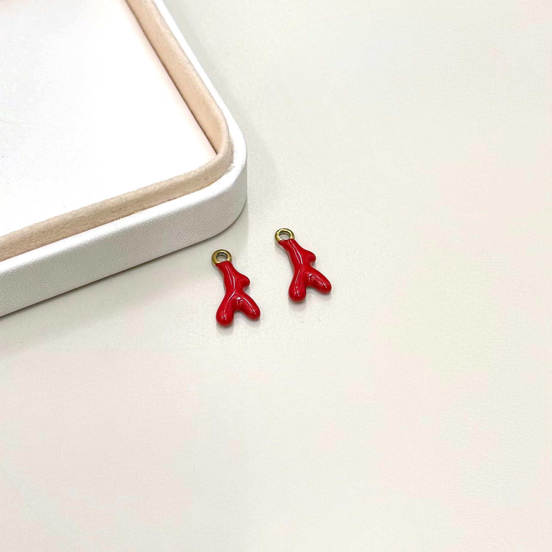 COLGANTE CORAL ROJO ESMALTADO | BAÑO DE ORO