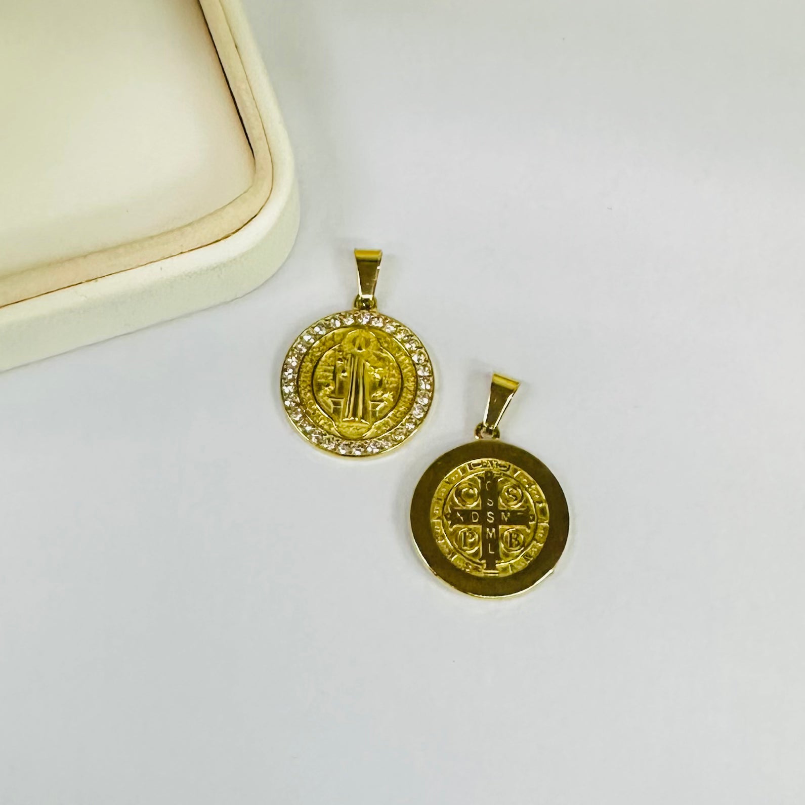 COLGANTE RELIGIOSO | MEDALLA SAN BENITO