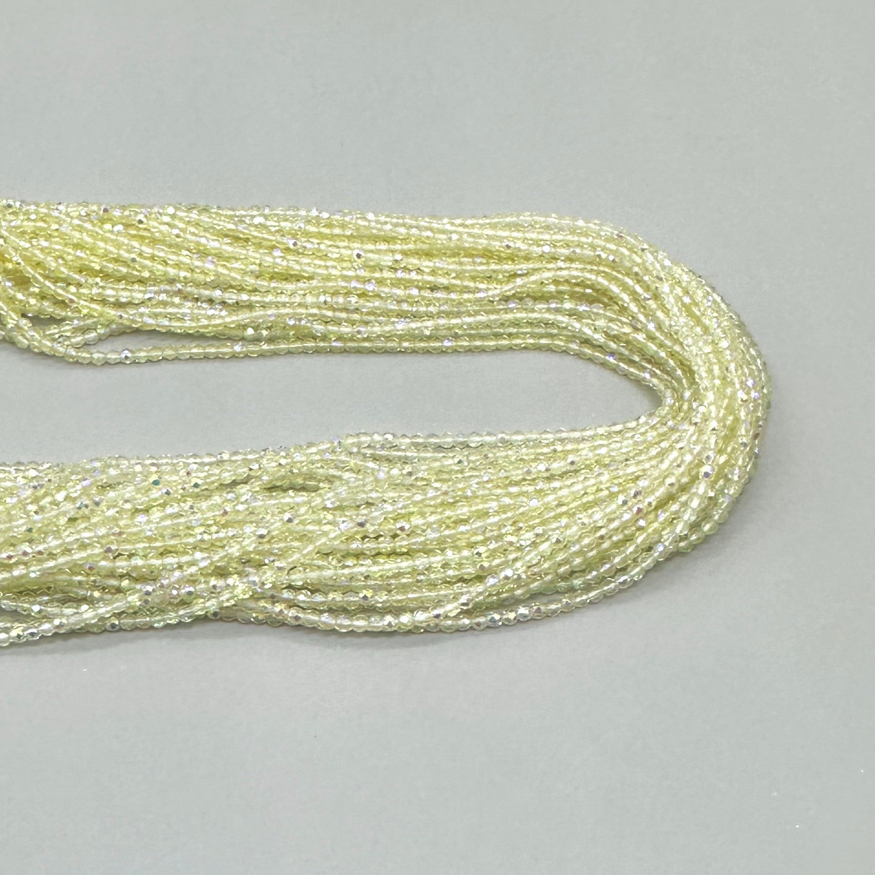 CRISTALES MINERALES FACETADO | AMARILLO EXTRA CLARO TRASLUCIDO TORNASOL