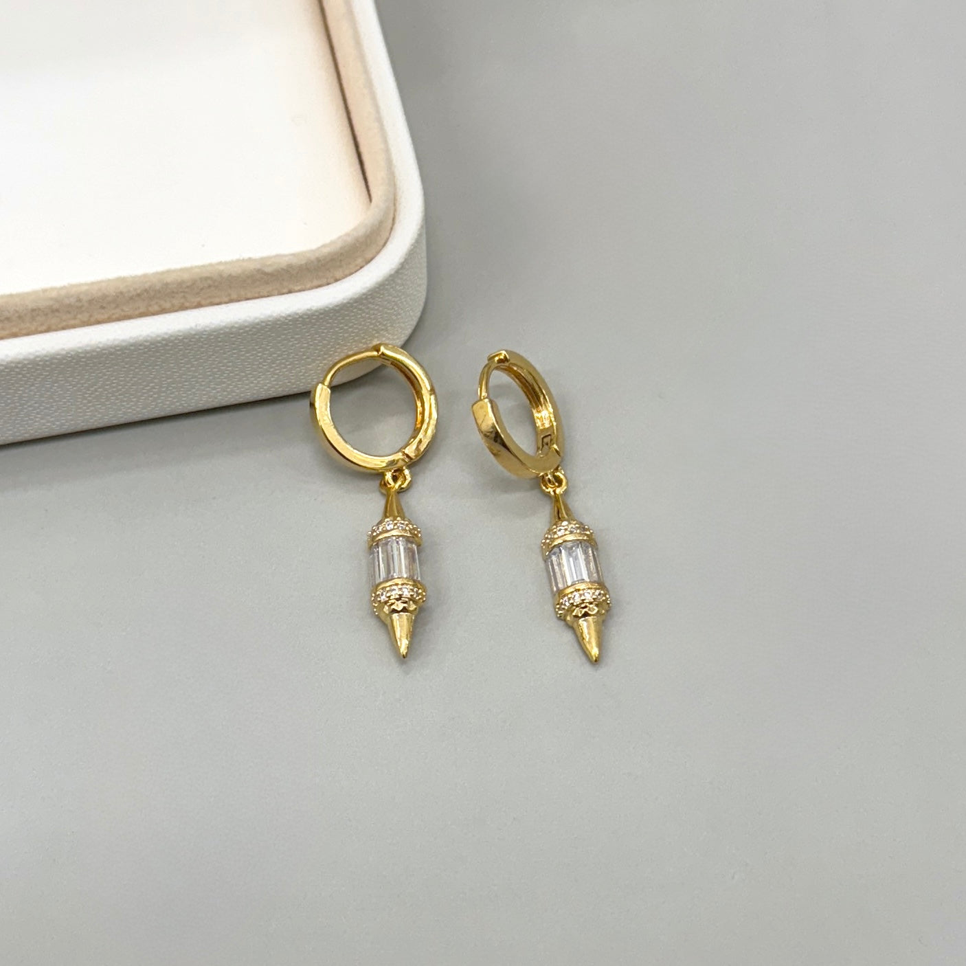AROS | COLGANTE DAGA CON CIRCONITA
