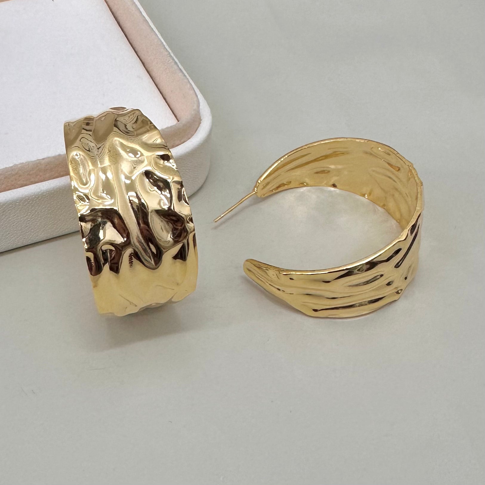 AROS BAÑO DE ORO | MEDIA LUNA RUGOSA GRANDE | 37MM X 20MM