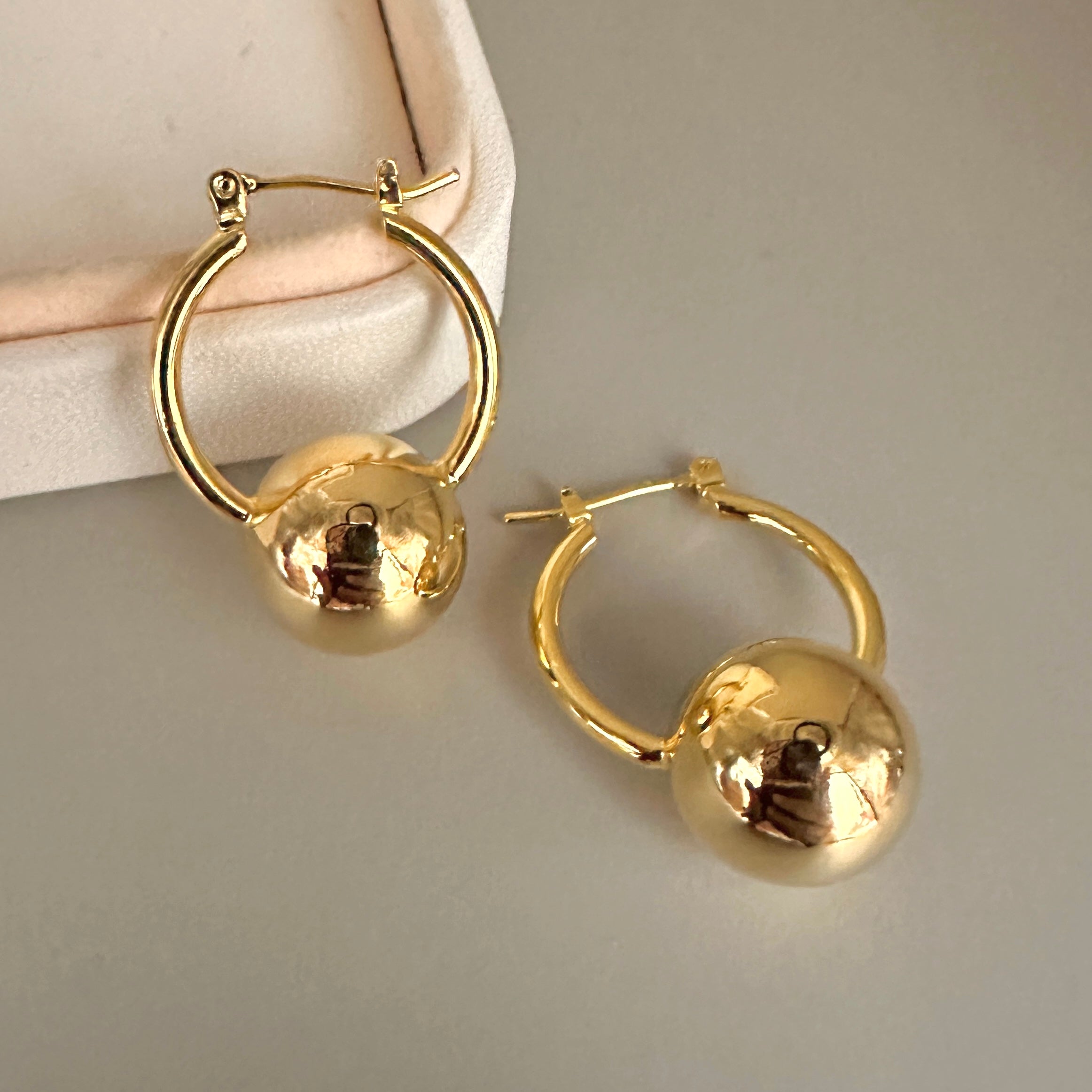 AROS | ARGOLLA CON ESFERA CENTRAL